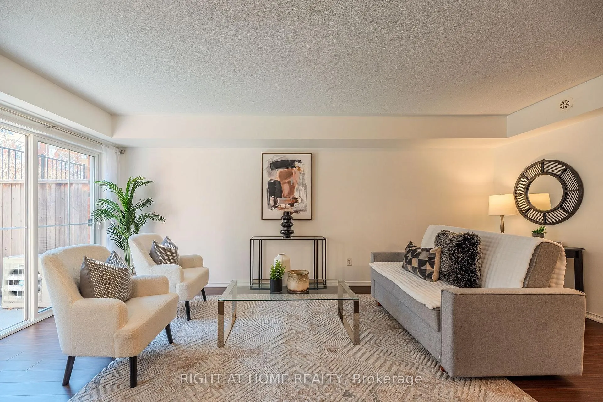 Photo 12 of Unit 17, 2464 Post Road, Oakville, River Oaks — HOMEH