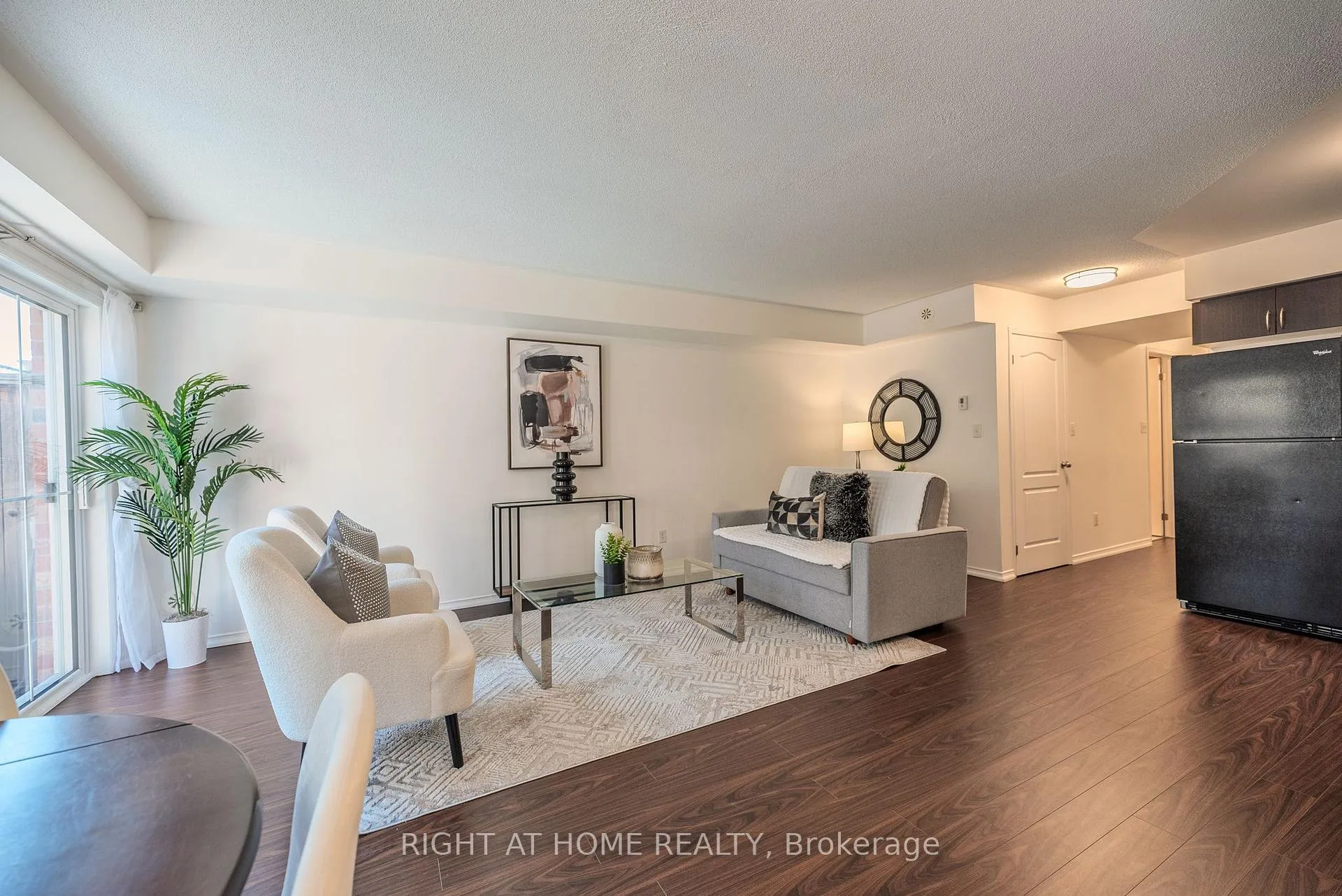Photo 13 of Unit 17, 2464 Post Road, Oakville, River Oaks — HOMEH