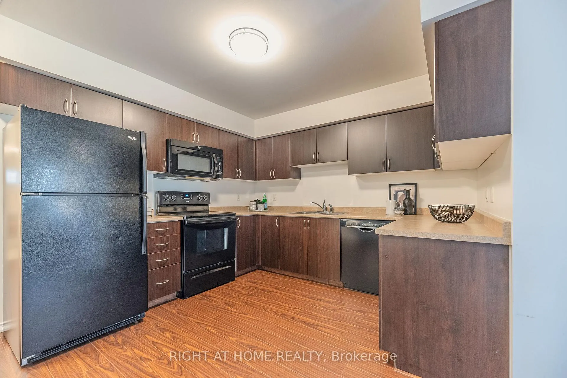 Photo 15 of Unit 17, 2464 Post Road, Oakville, River Oaks — HOMEH