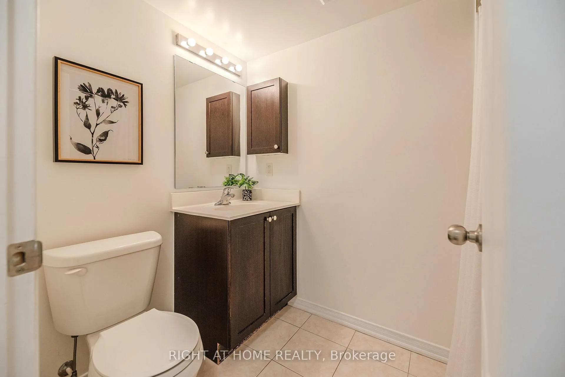 Photo 17 of Unit 17, 2464 Post Road, Oakville, River Oaks — HOMEH