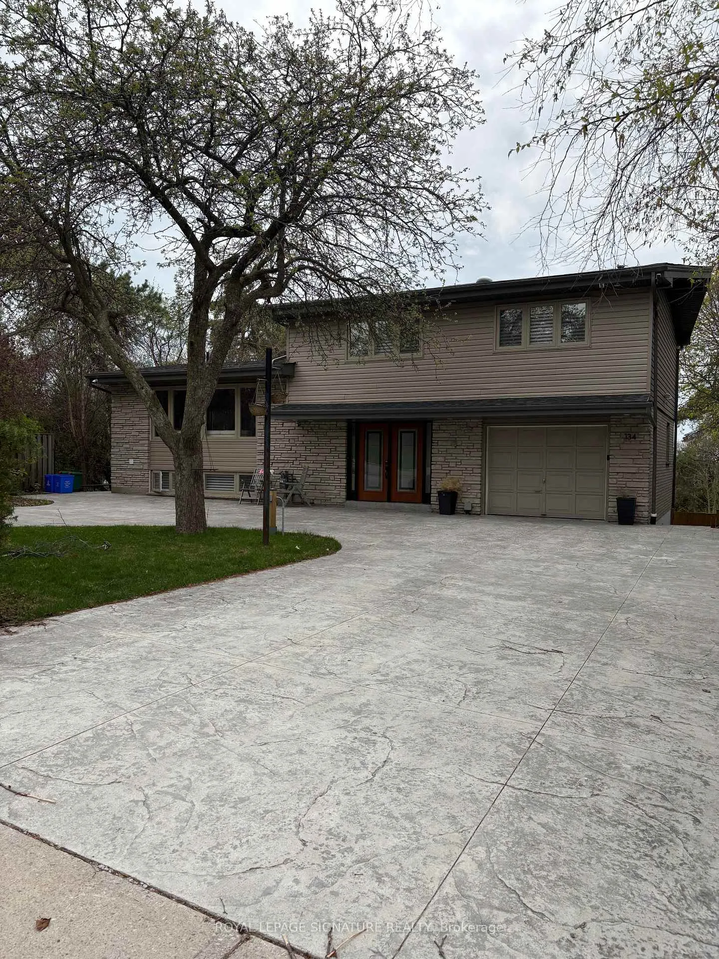 Photo 1 of Unit Bsmt, 134 Elizabeth Crescent N, Whitby, Blue Grass Meadows — HOMEH