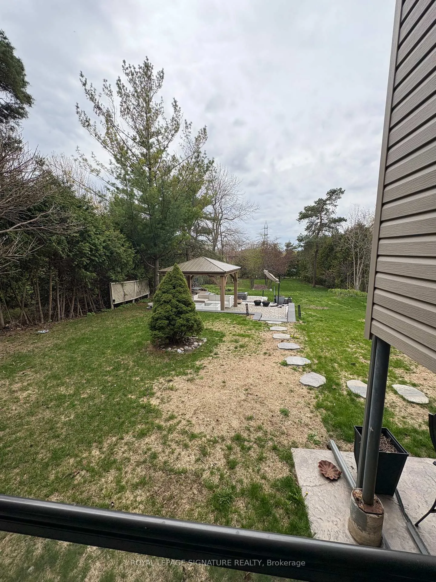 Photo 16 of Unit Bsmt, 134 Elizabeth Crescent N, Whitby, Blue Grass Meadows — HOMEH