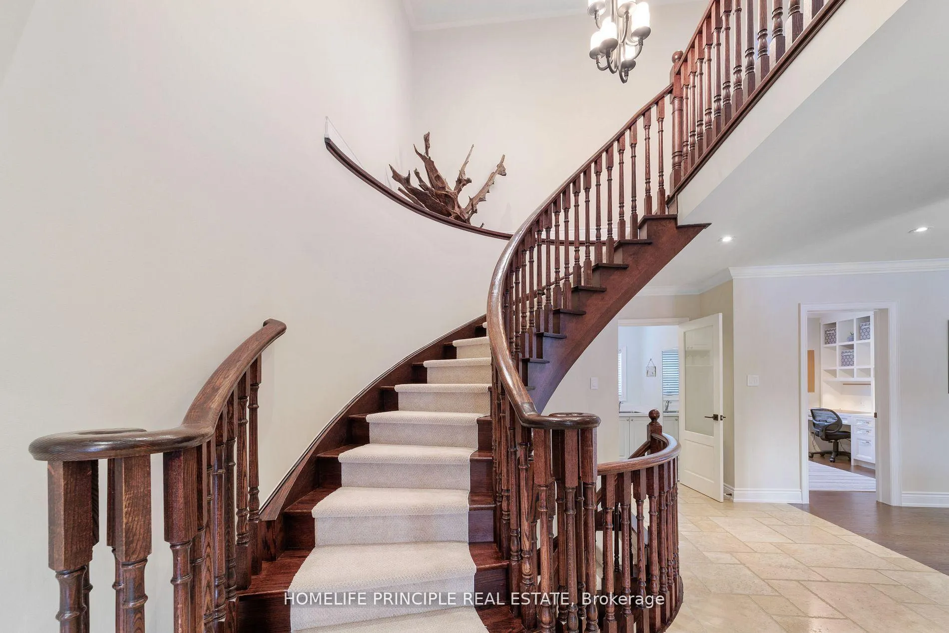 Photo 4 of 510 Westridge Drive, Vaughan, Kleinburg — HOMEH