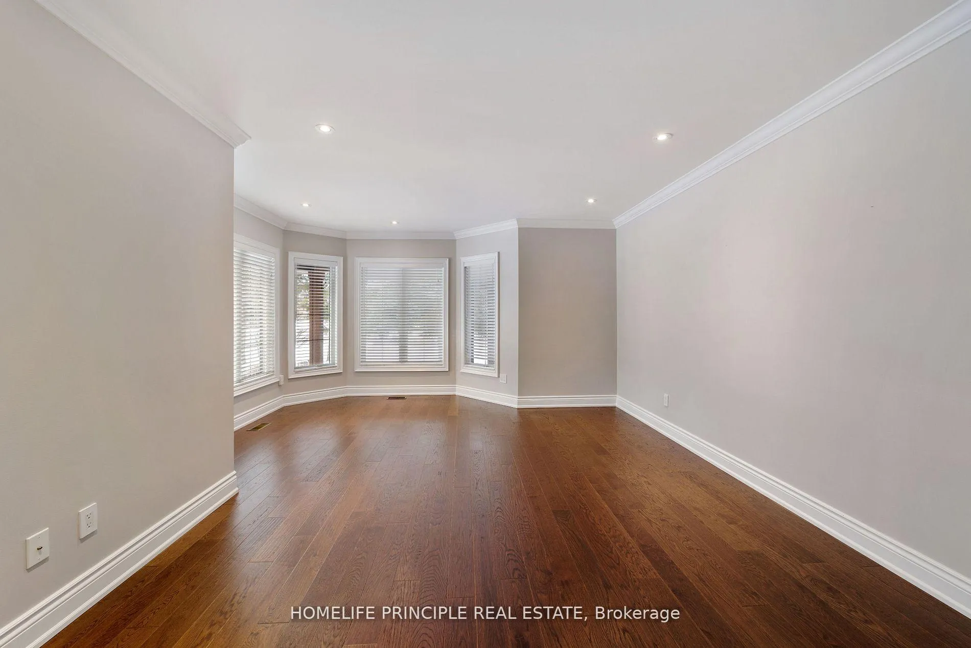 Photo 8 of 510 Westridge Drive, Vaughan, Kleinburg — HOMEH