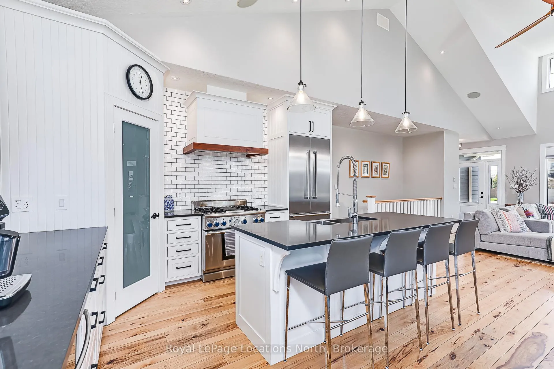 Photo 16 of 109 Findlay Drive, Collingwood — HOMEH