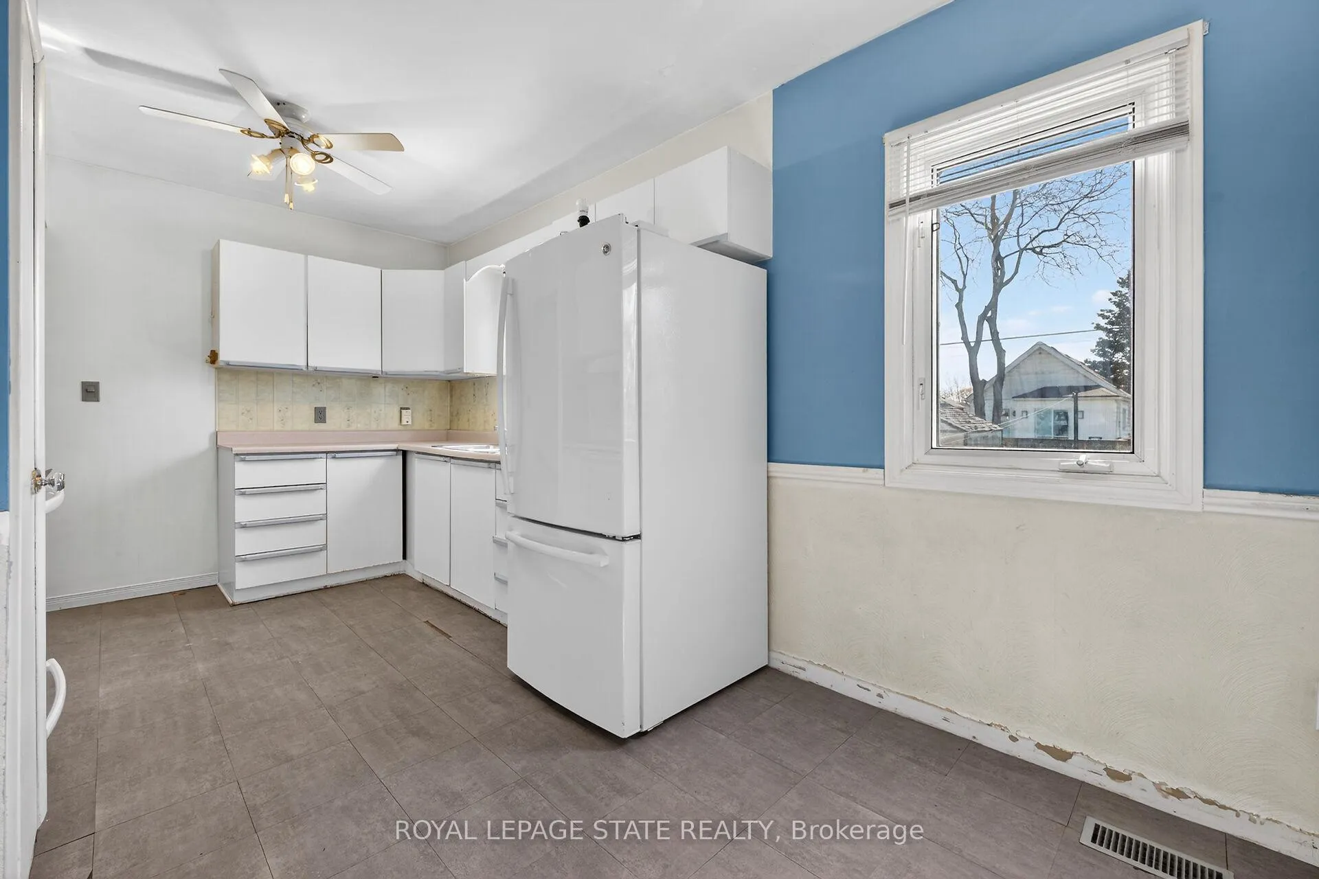 Photo 3 of 227 West 19th Street, Hamilton, Buchanan — HOMEH