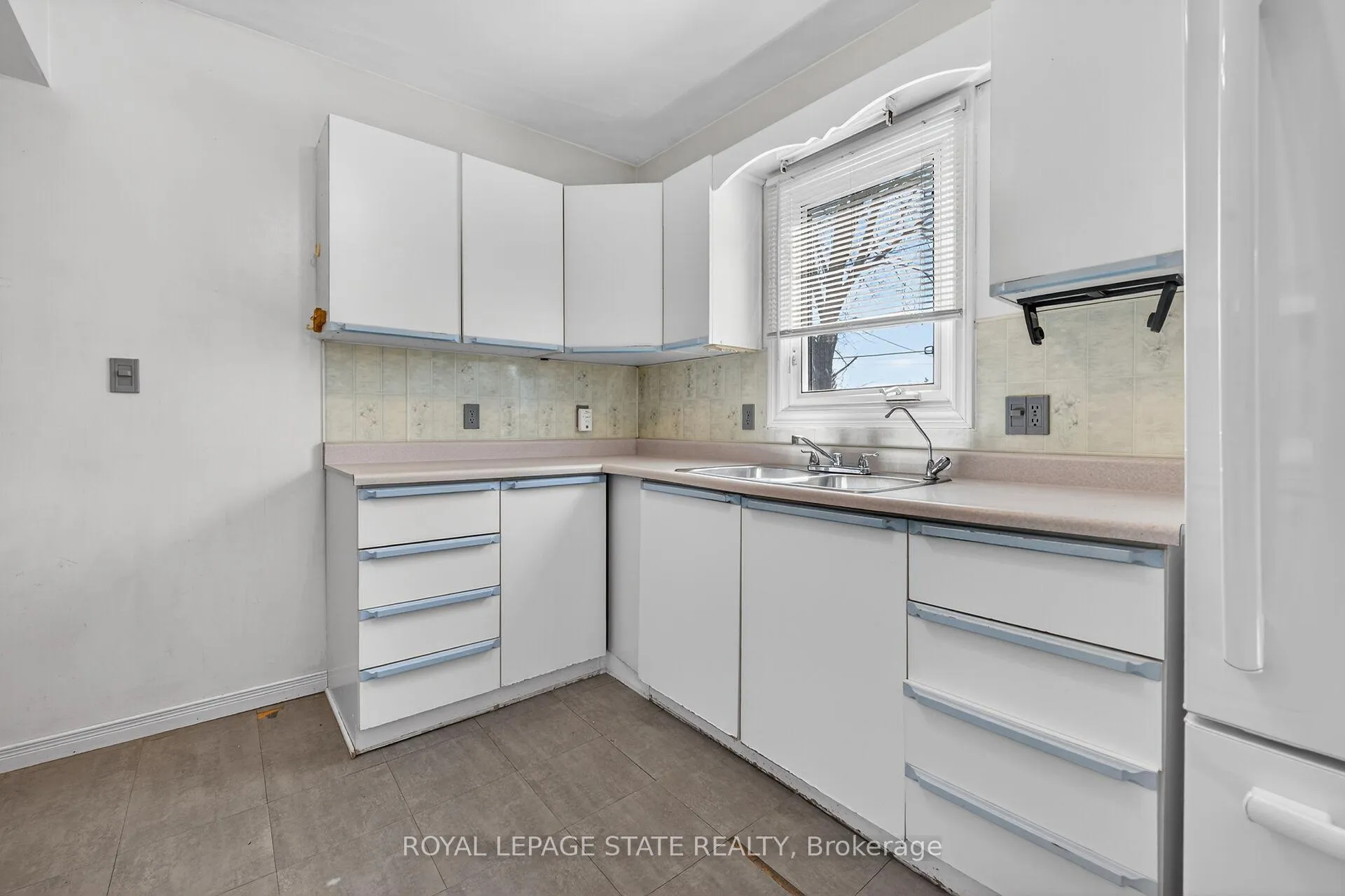 Photo 5 of 227 West 19th Street, Hamilton, Buchanan — HOMEH