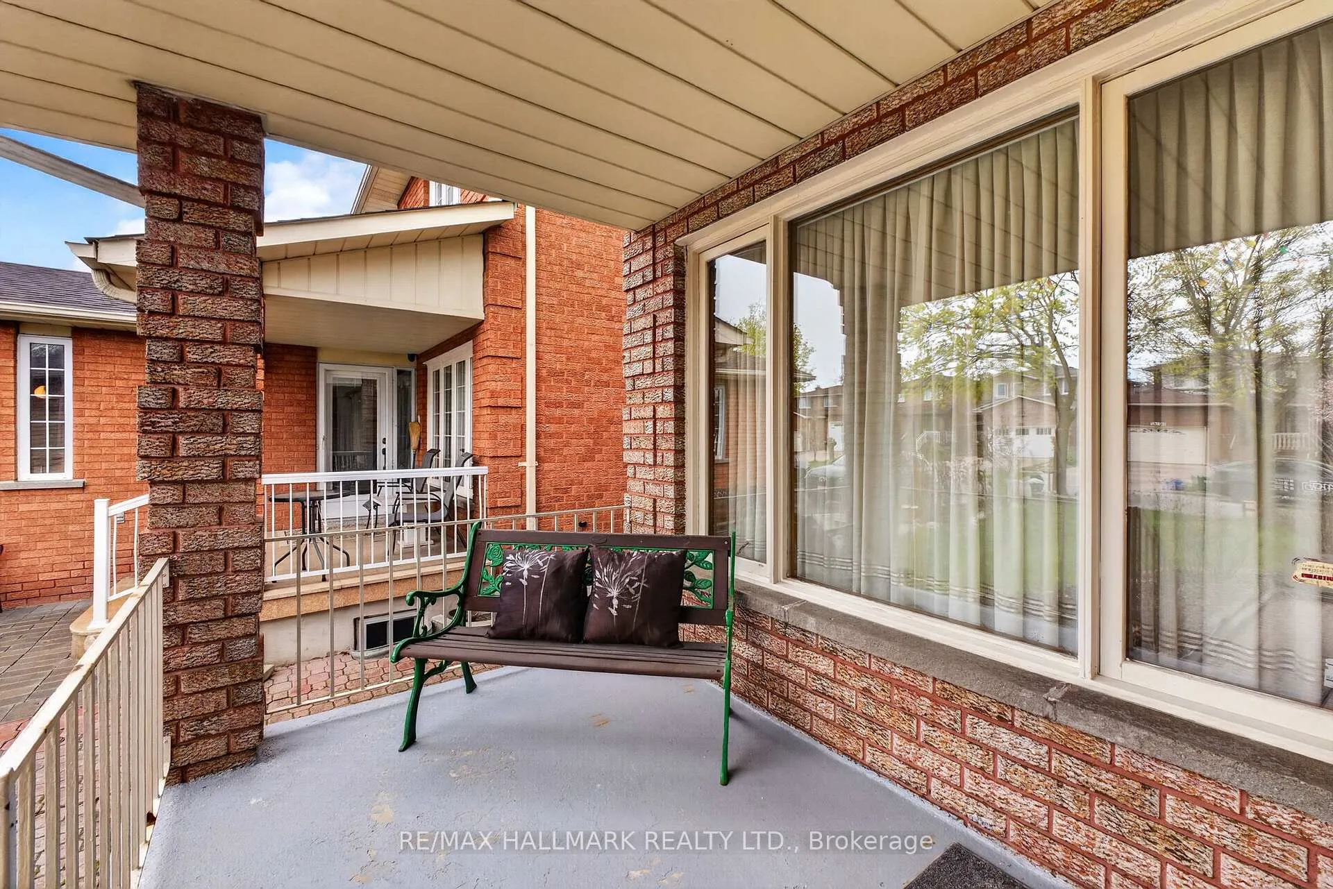 Photo 2 of 144 Jackman Crescent, Vaughan, West Woodbridge — HOMEH