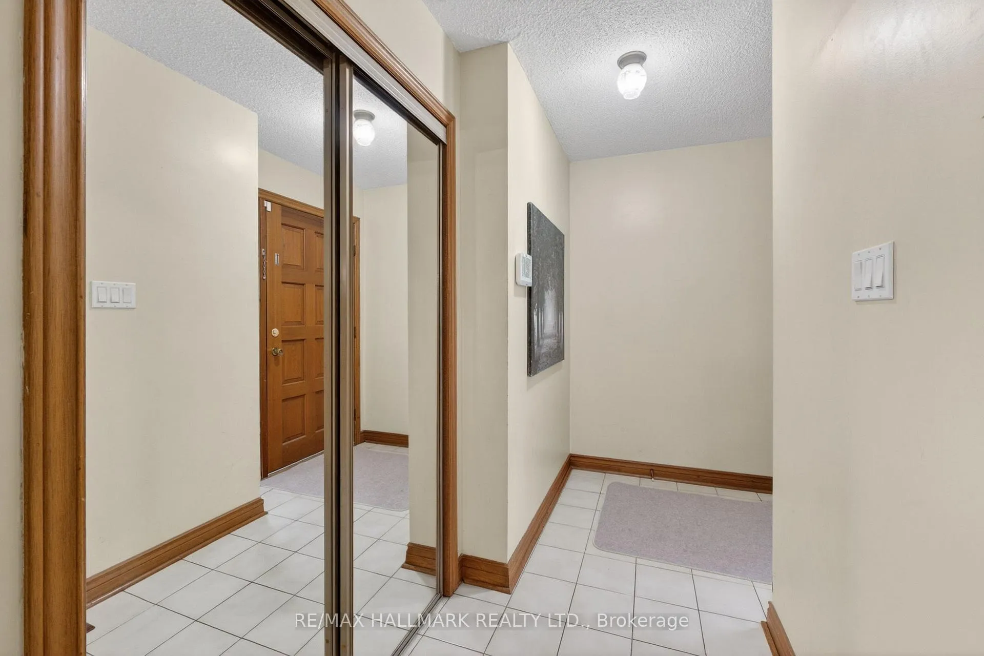 Photo 3 of 144 Jackman Crescent, Vaughan, West Woodbridge — HOMEH