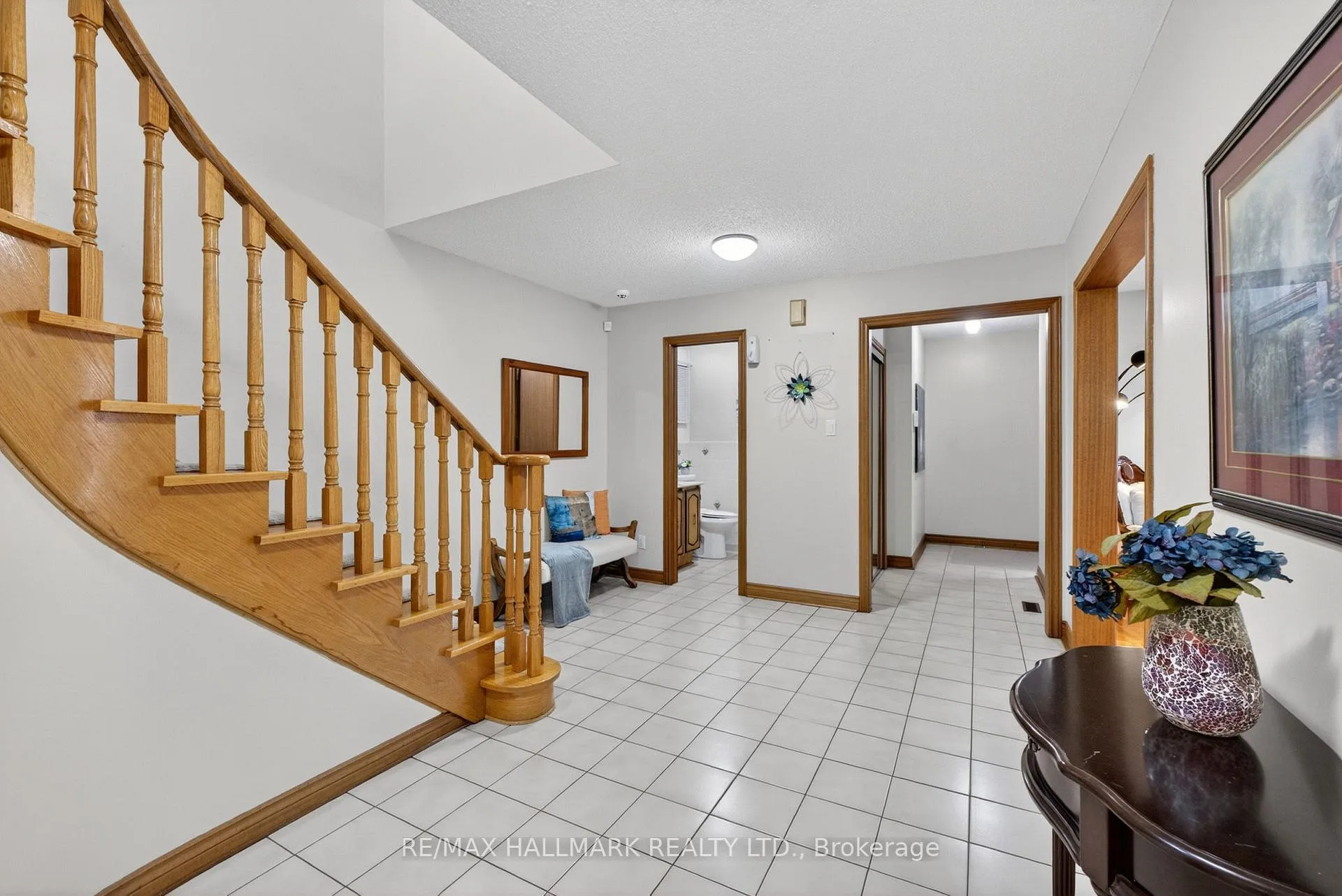 Photo 5 of 144 Jackman Crescent, Vaughan, West Woodbridge — HOMEH