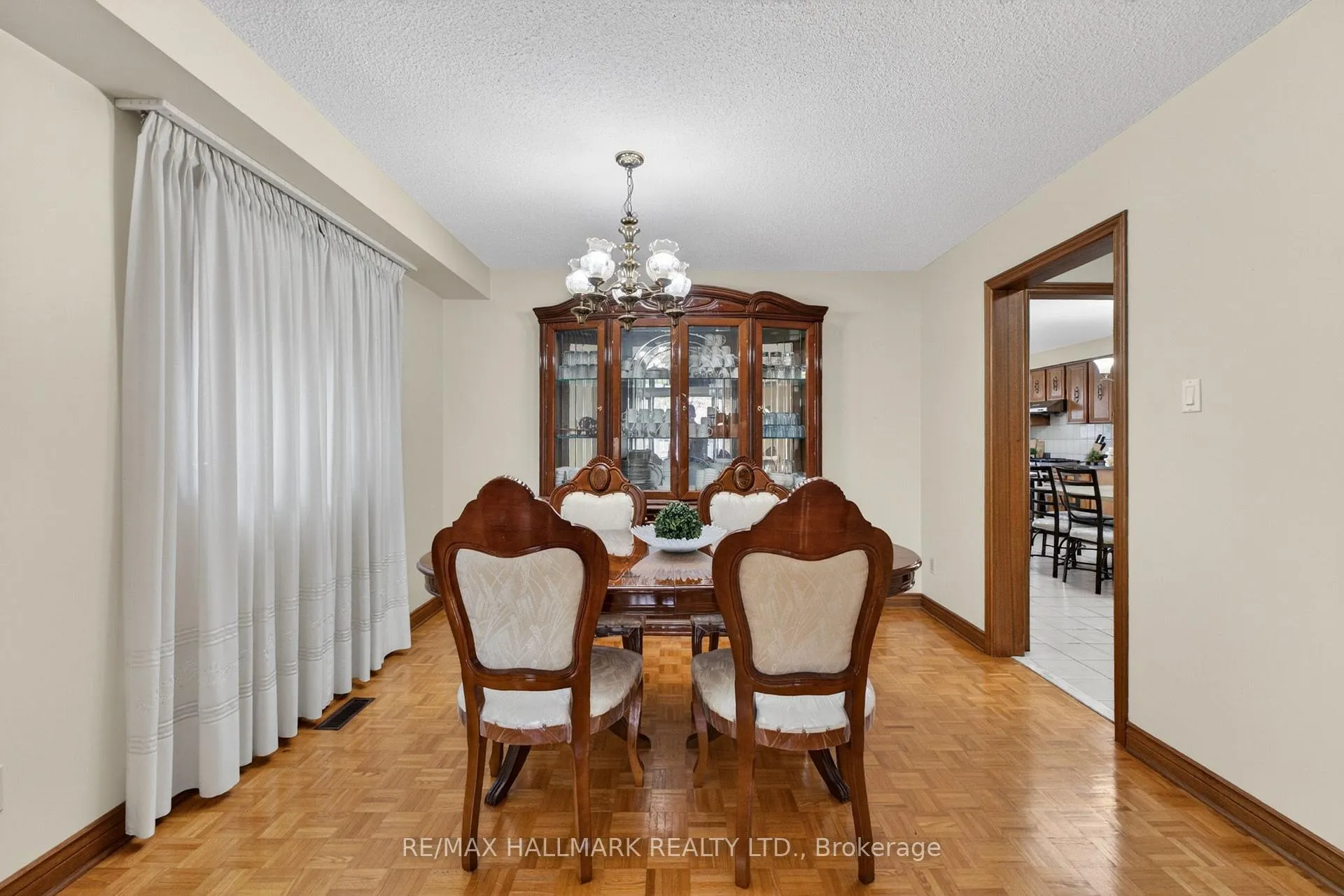 Photo 10 of 144 Jackman Crescent, Vaughan, West Woodbridge — HOMEH