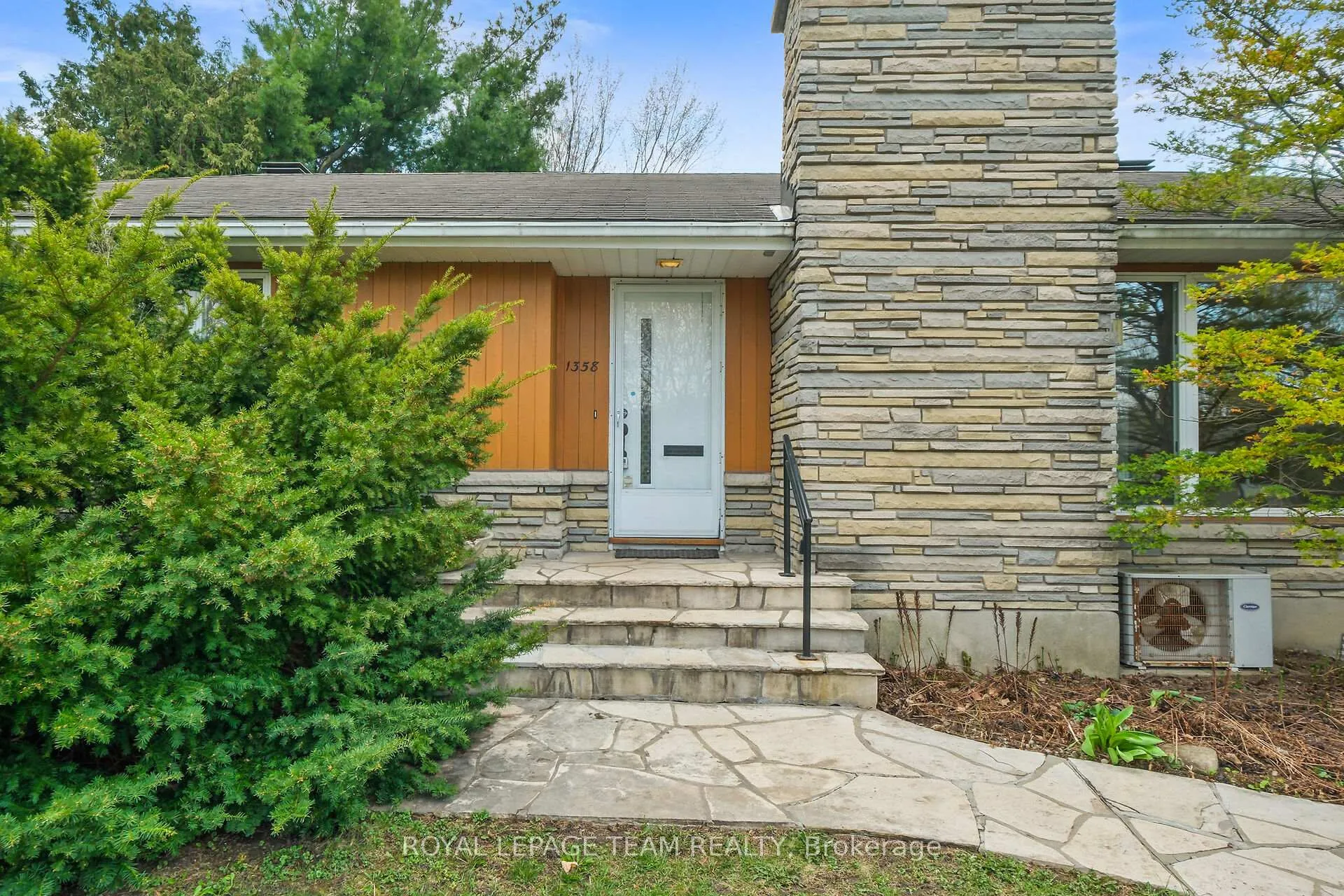 Photo 3 of 1358 Dowler Avenue, Ottawa, Alta Vista — HOMEH