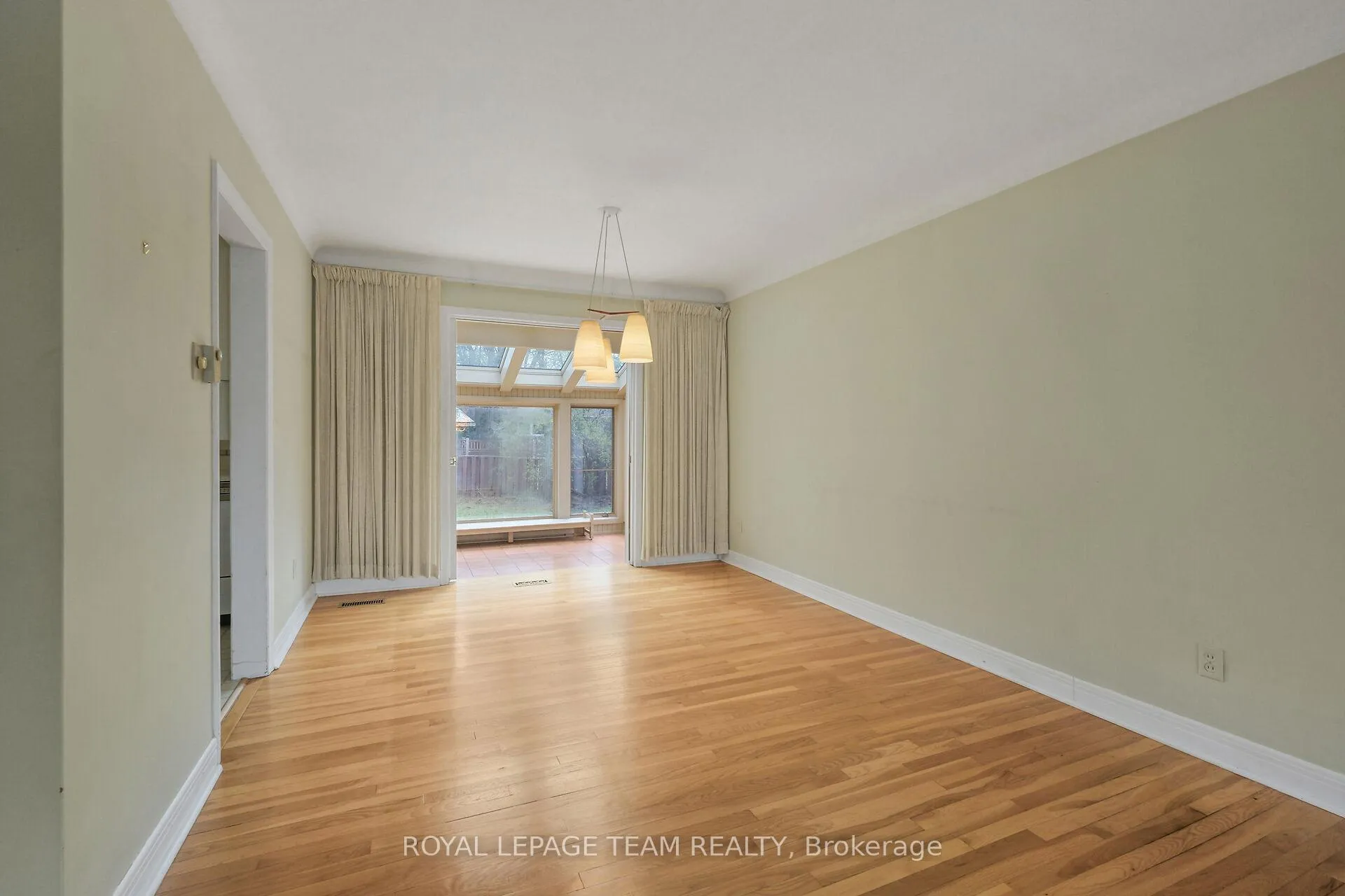 Photo 8 of 1358 Dowler Avenue, Ottawa, Alta Vista — HOMEH