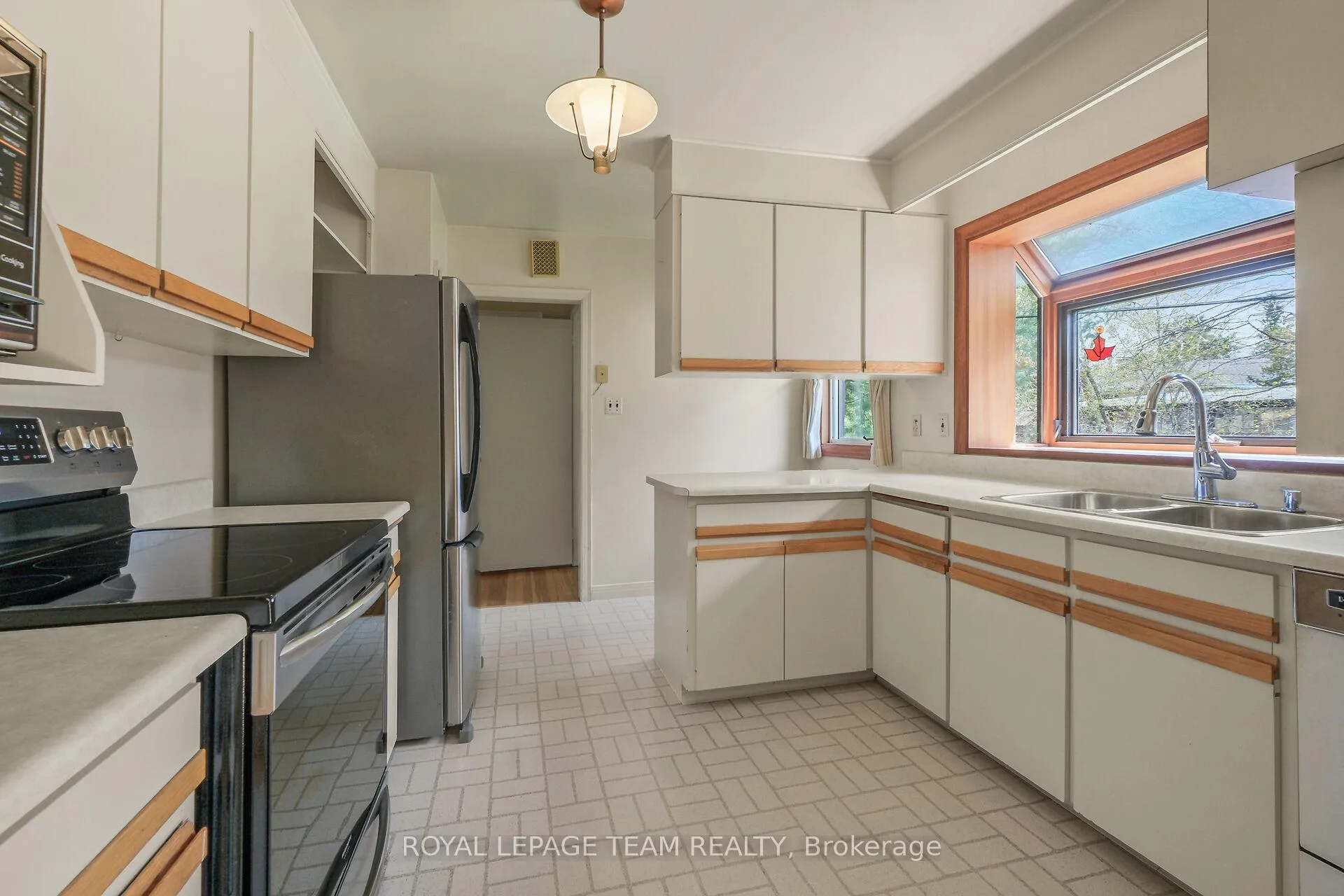 Photo 14 of 1358 Dowler Avenue, Ottawa, Alta Vista — HOMEH