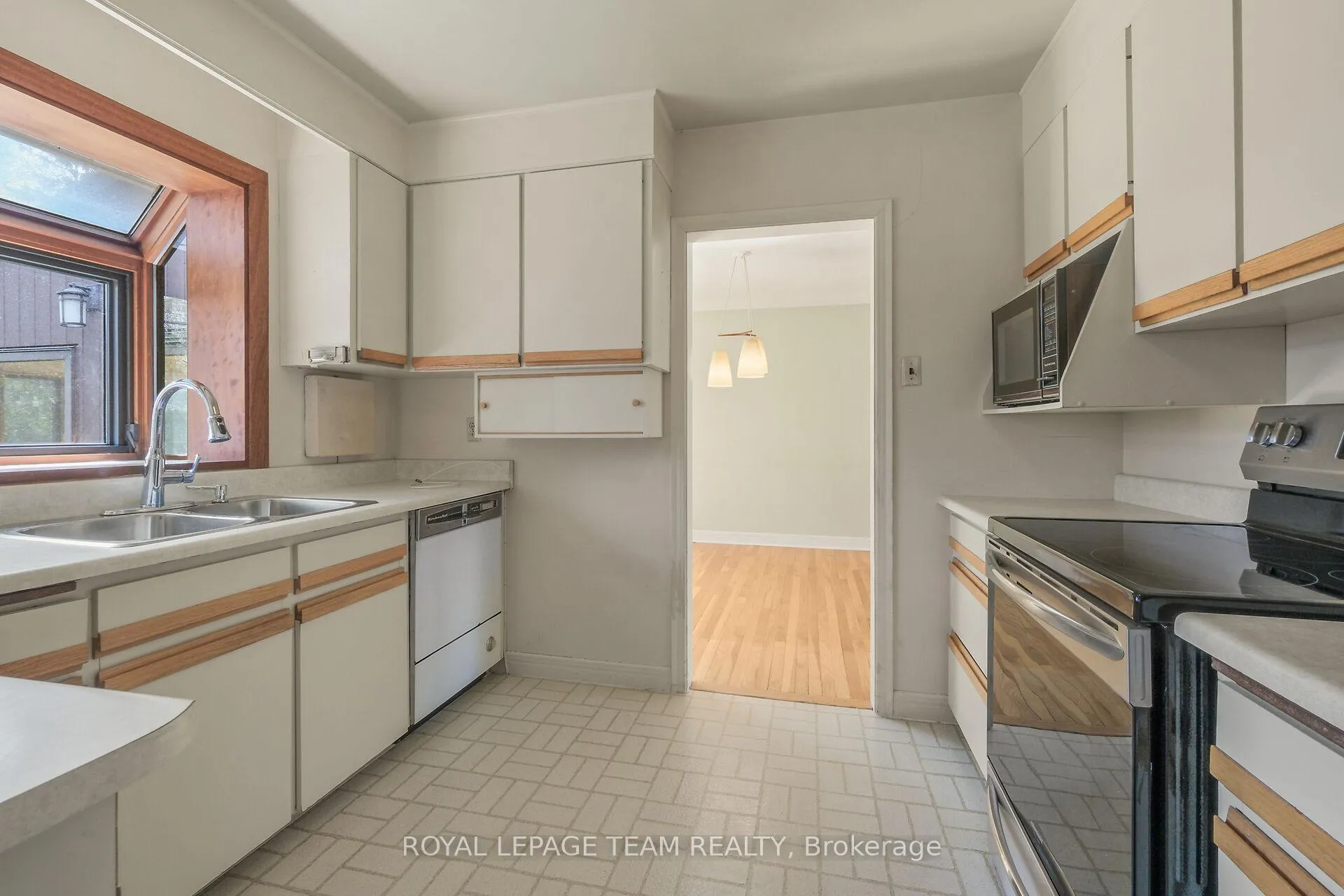 Photo 16 of 1358 Dowler Avenue, Ottawa, Alta Vista — HOMEH