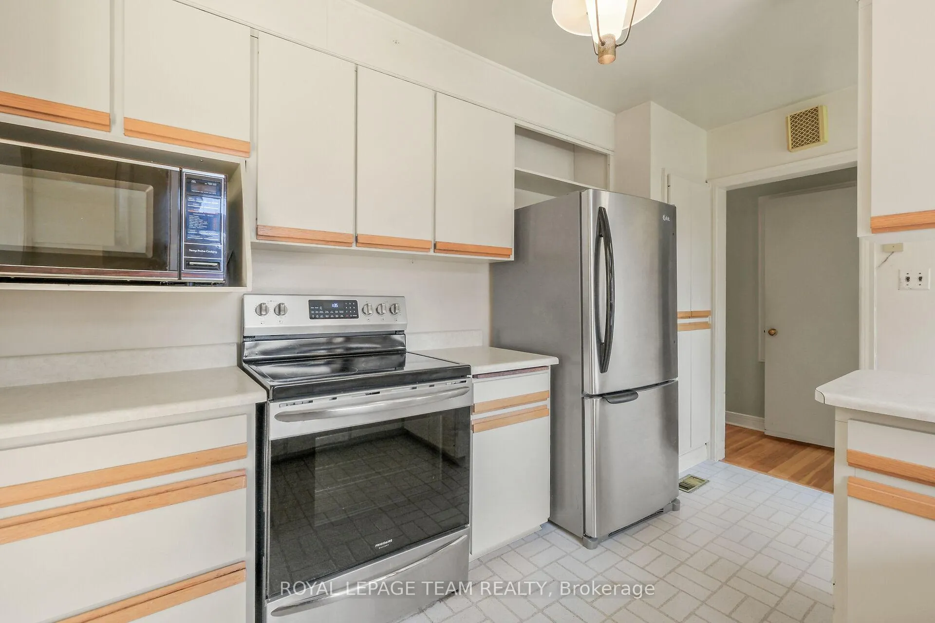 Photo 17 of 1358 Dowler Avenue, Ottawa, Alta Vista — HOMEH