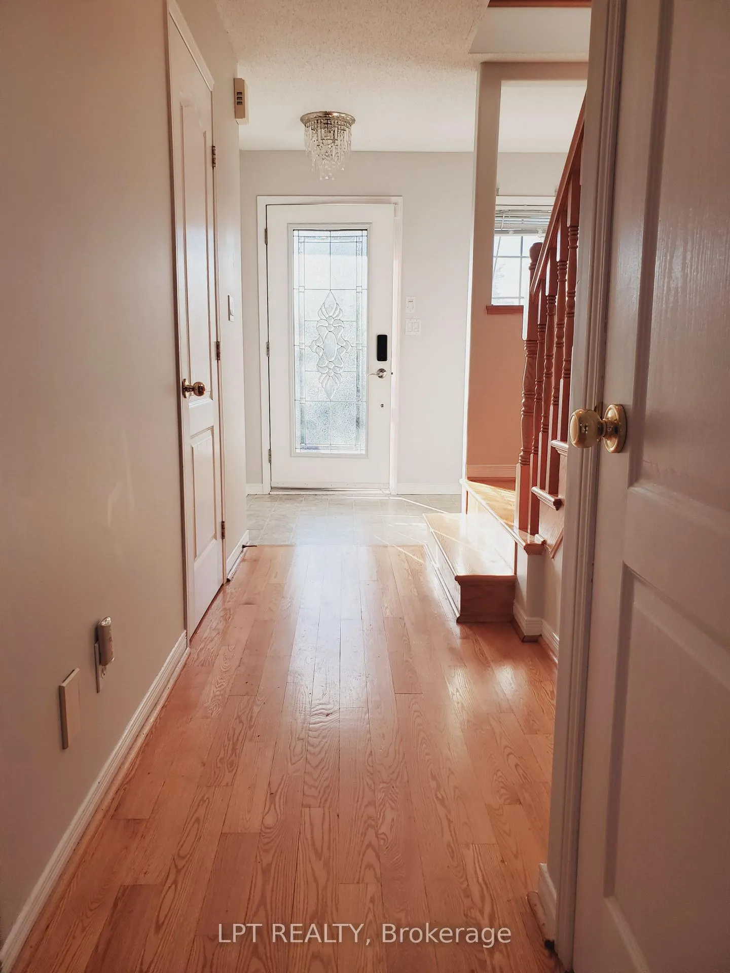 Photo 2 of 919 Rainbow Crescent, Kingston, Kingston East (Incl Barret Crt) — HOMEH