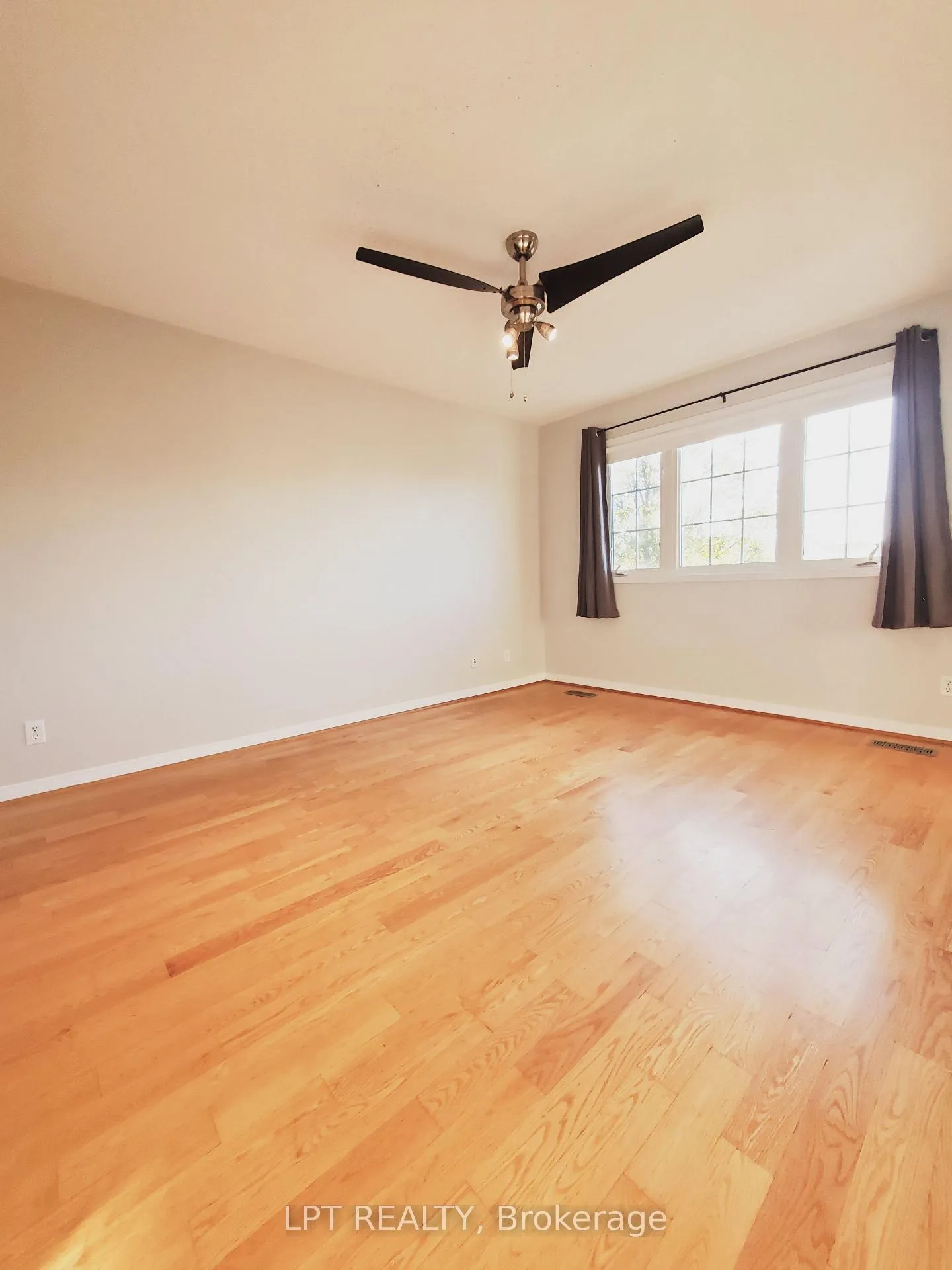 Photo 11 of 919 Rainbow Crescent, Kingston, Kingston East (Incl Barret Crt) — HOMEH