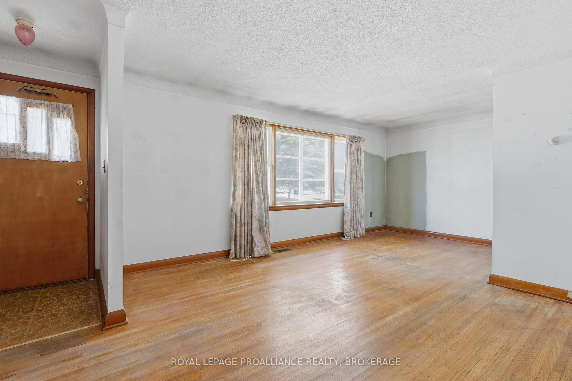 Photo 2 of 287 McEwen Drive, Kingston, City Southwest — HOMEH