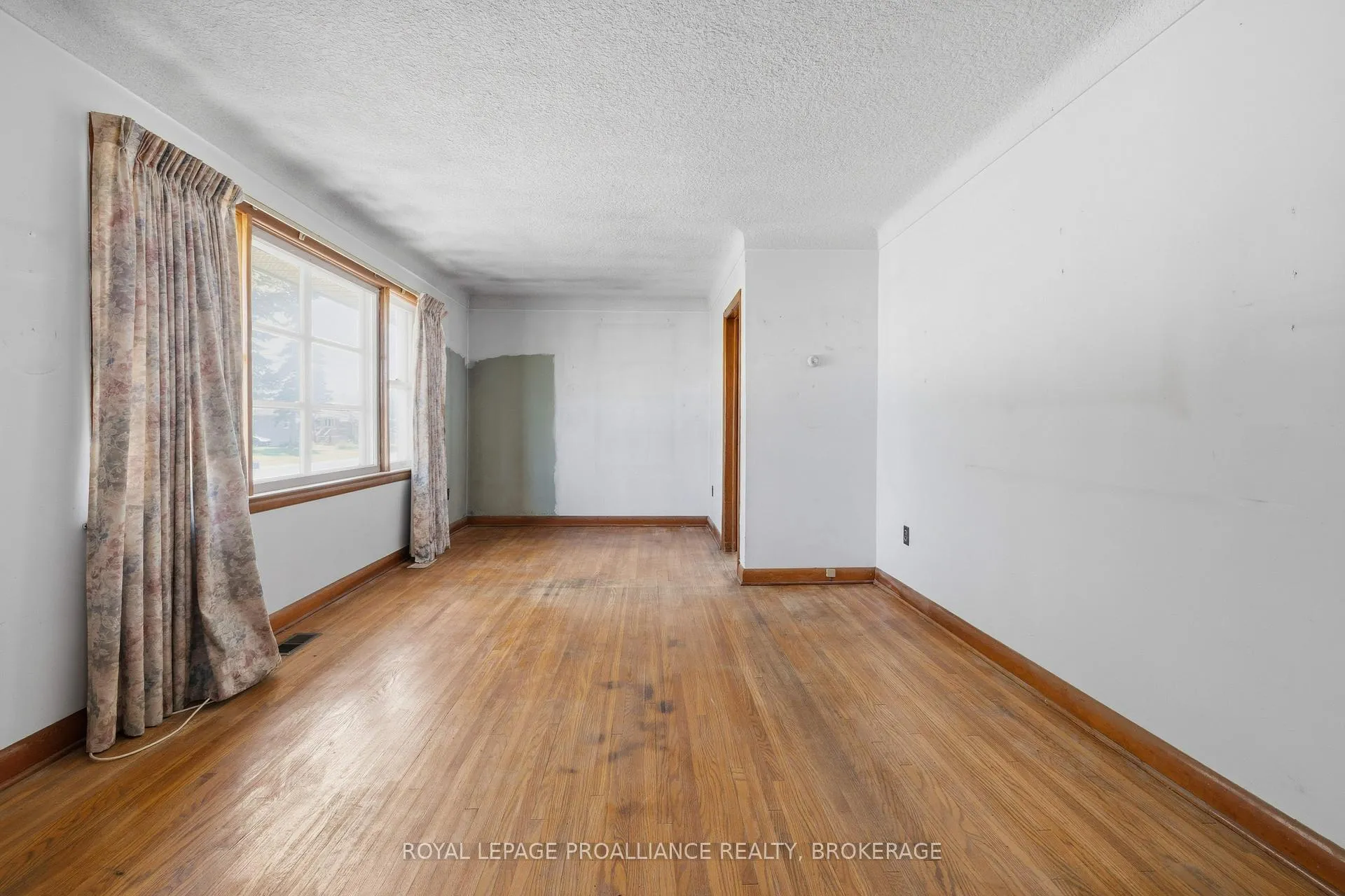 Photo 3 of 287 McEwen Drive, Kingston, City Southwest — HOMEH