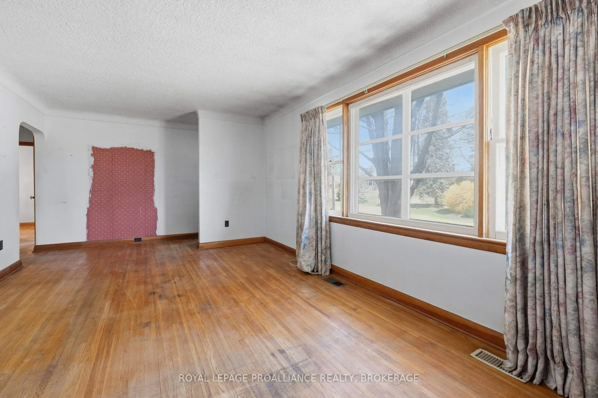 Photo 4 of 287 McEwen Drive, Kingston, City Southwest — HOMEH