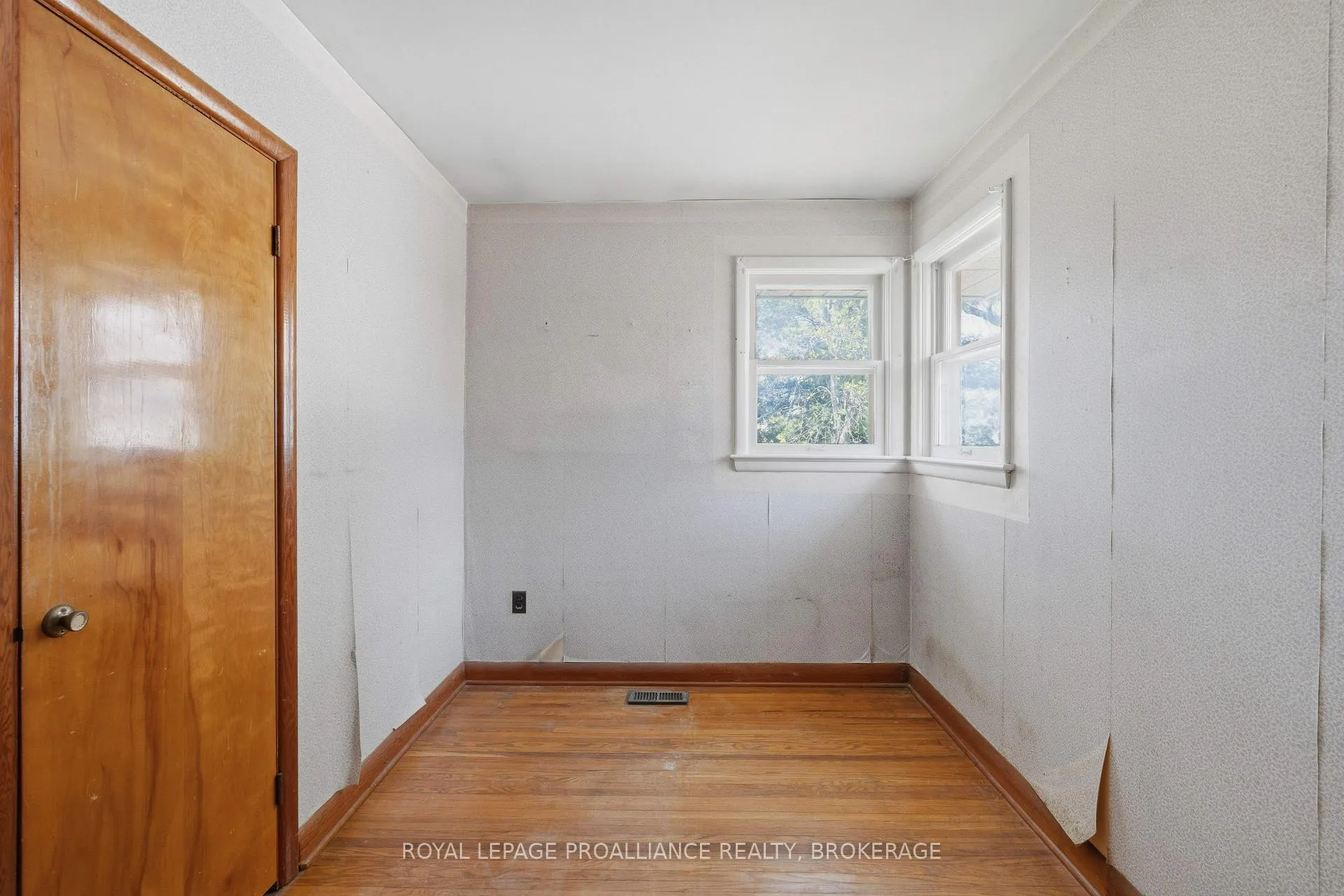 Photo 7 of 287 McEwen Drive, Kingston, City Southwest — HOMEH