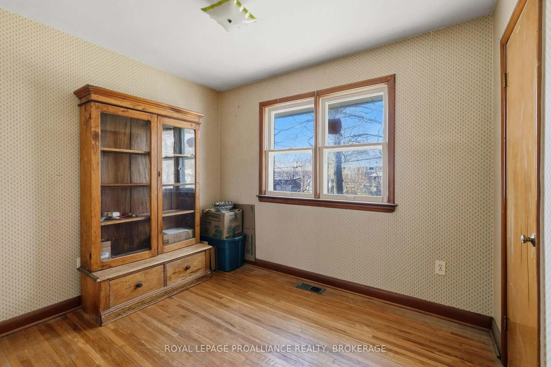 Photo 8 of 287 McEwen Drive, Kingston, City Southwest — HOMEH
