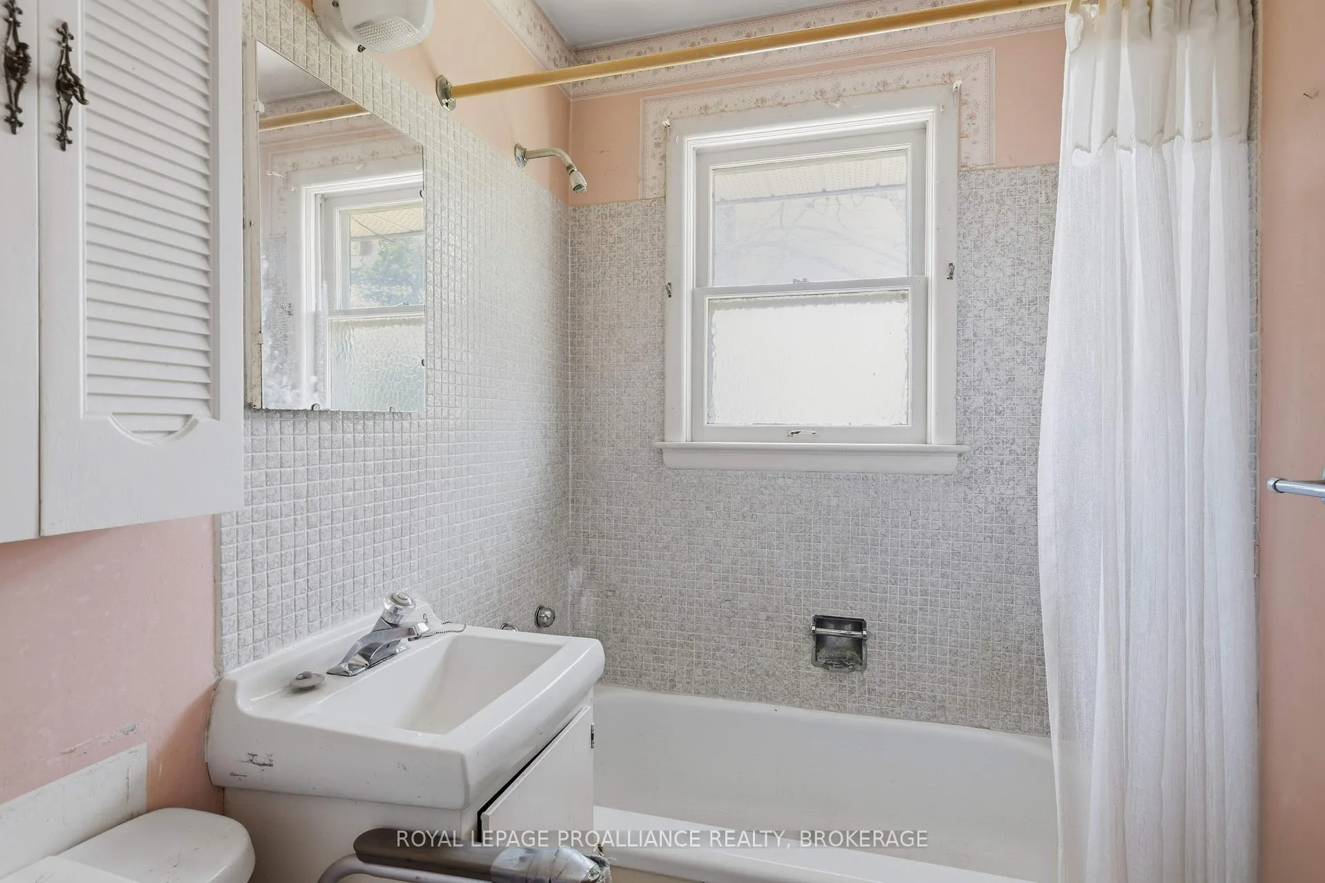 Photo 10 of 287 McEwen Drive, Kingston, City Southwest — HOMEH
