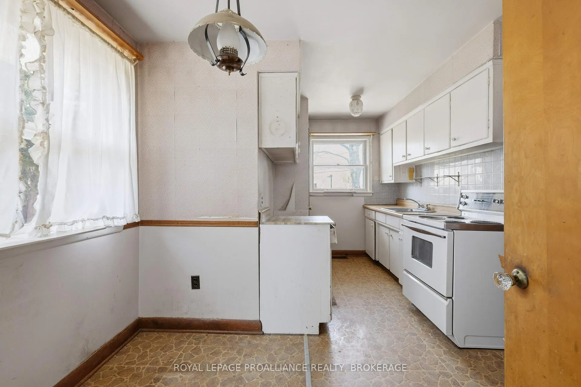 Photo 11 of 287 McEwen Drive, Kingston, City Southwest — HOMEH