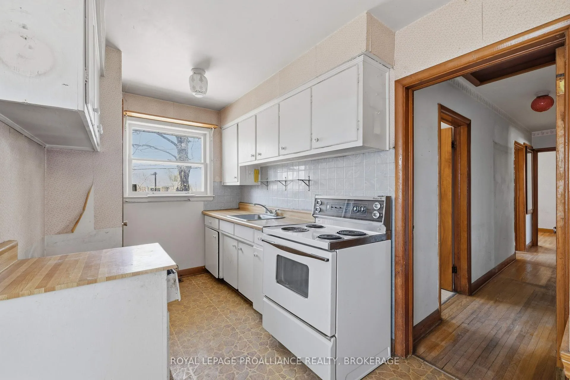 Photo 12 of 287 McEwen Drive, Kingston, City Southwest — HOMEH