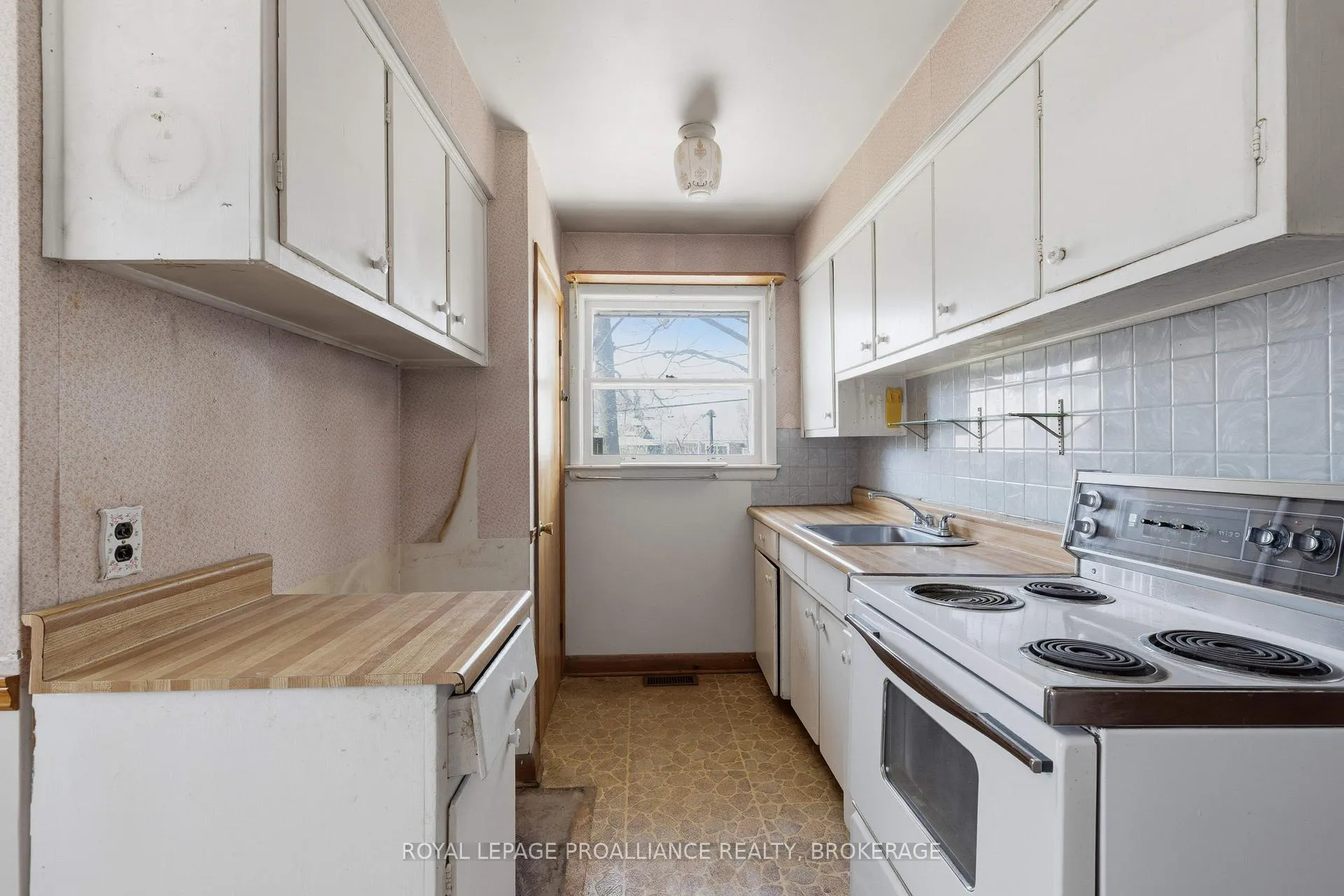 Photo 13 of 287 McEwen Drive, Kingston, City Southwest — HOMEH