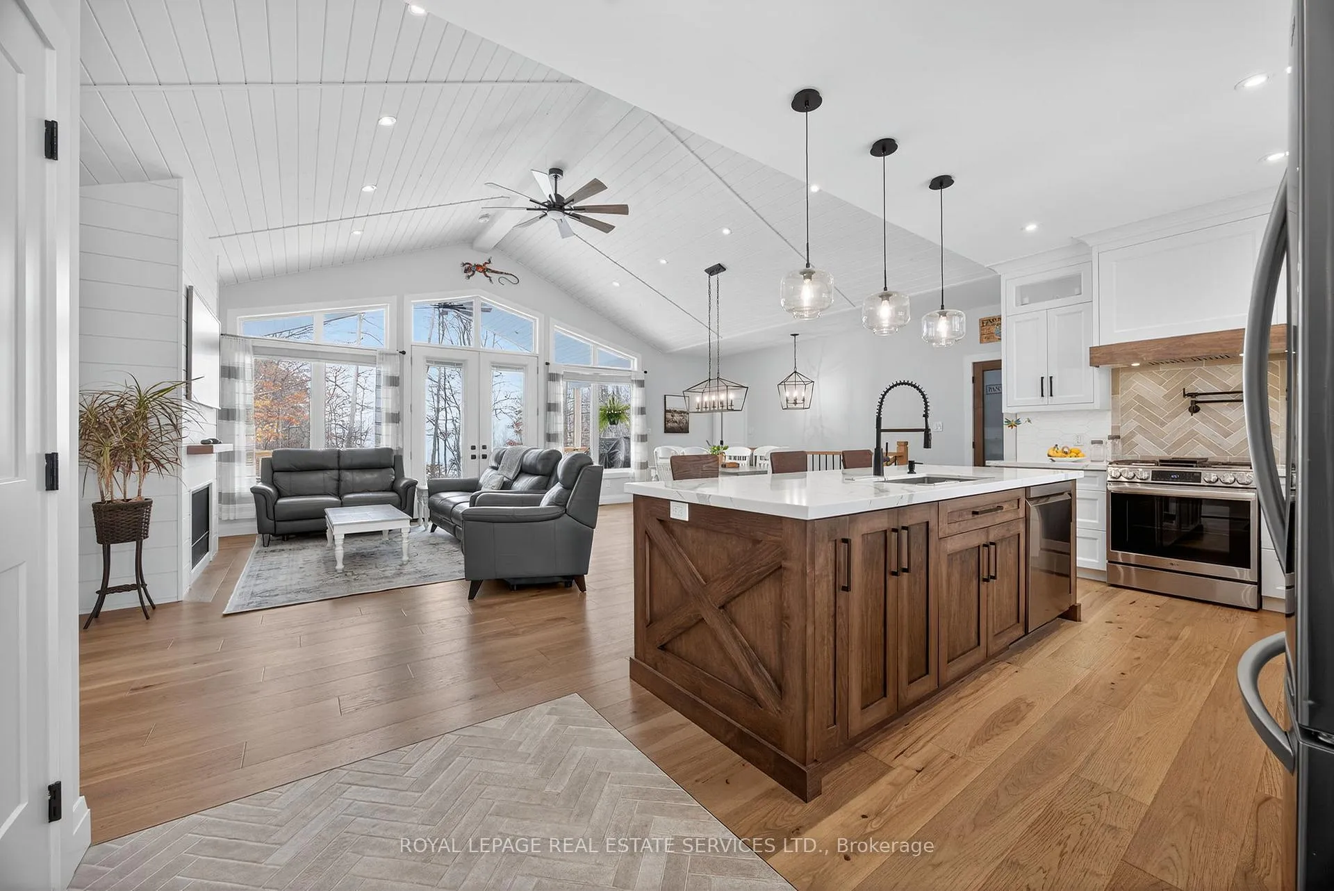 Photo 3 of 465 Parkview Court, Midland — HOMEH