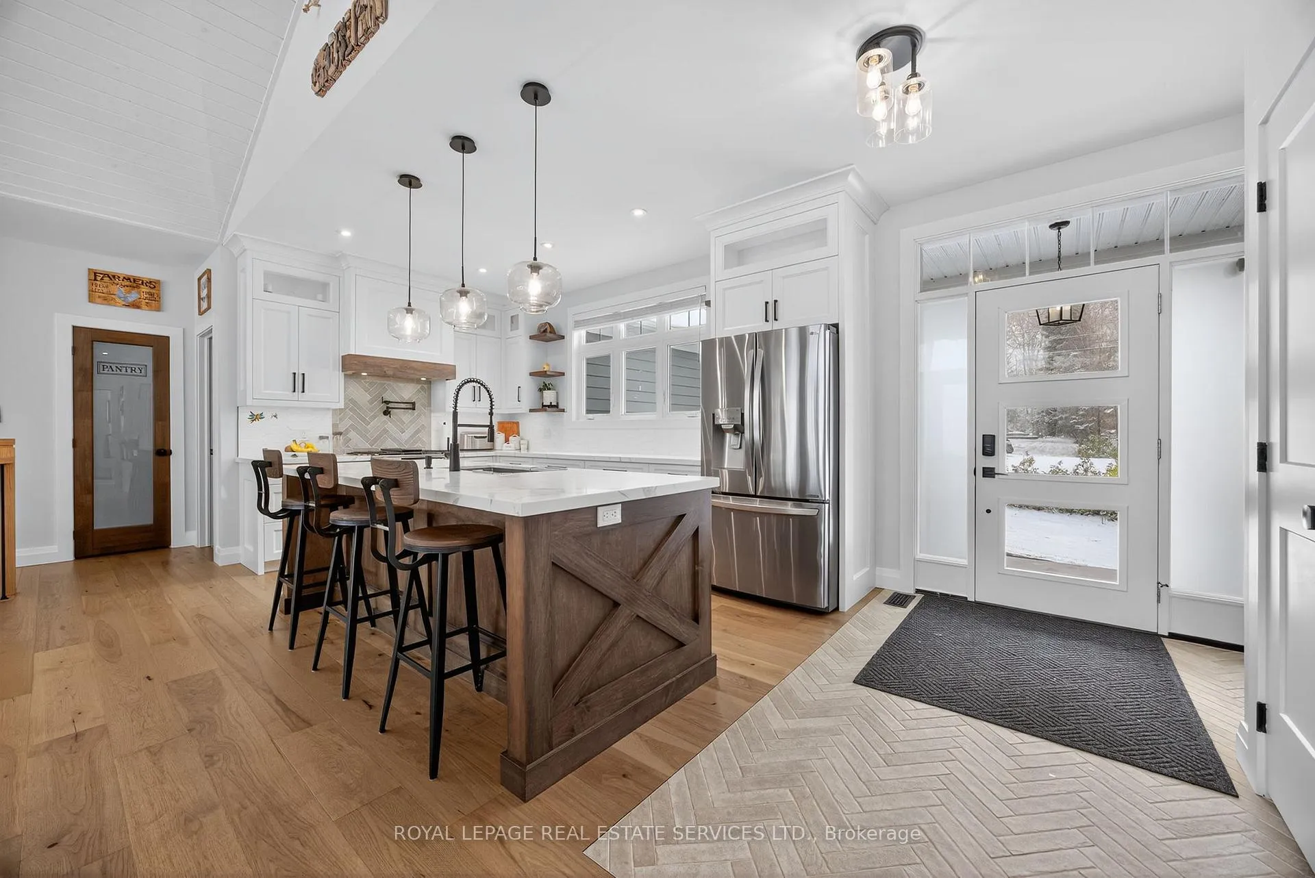Photo 5 of 465 Parkview Court, Midland — HOMEH