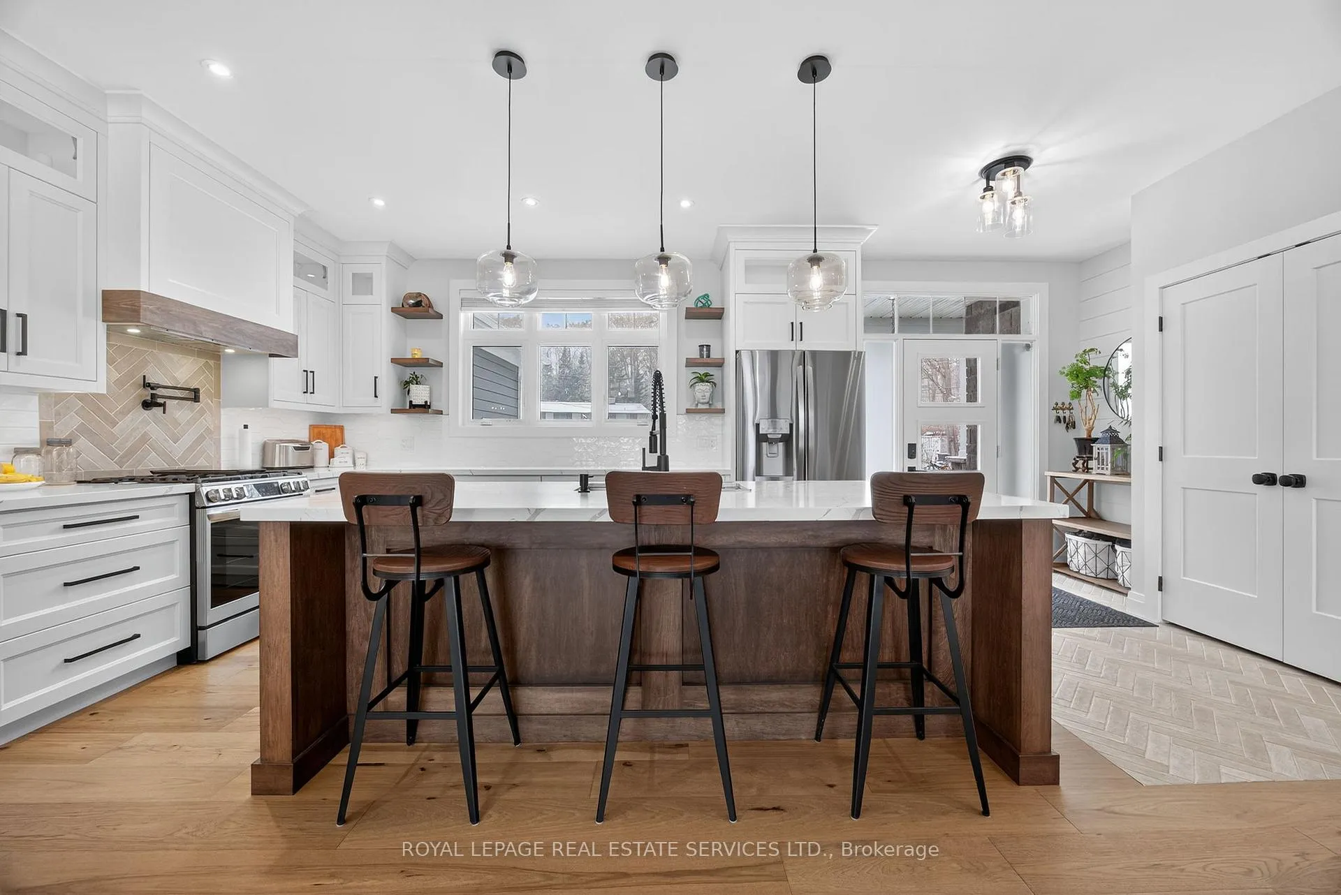 Photo 6 of 465 Parkview Court, Midland — HOMEH