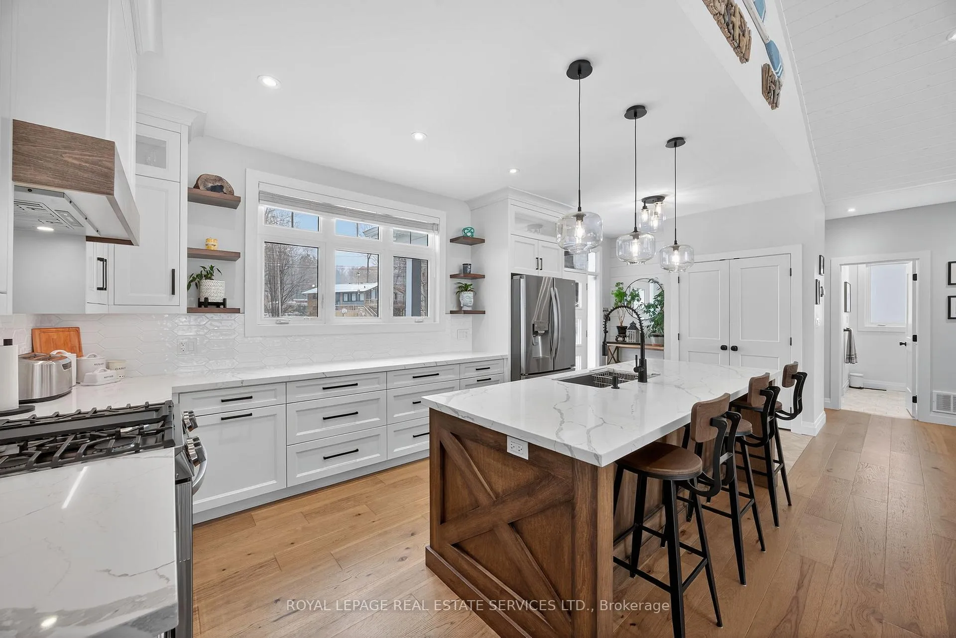 Photo 7 of 465 Parkview Court, Midland — HOMEH