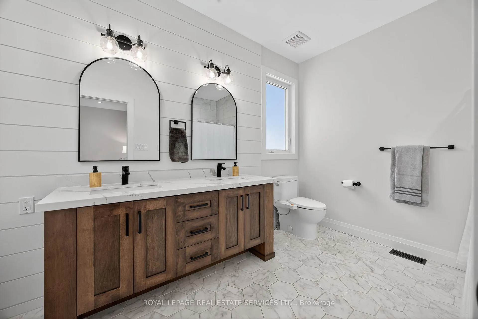 Photo 16 of 465 Parkview Court, Midland — HOMEH