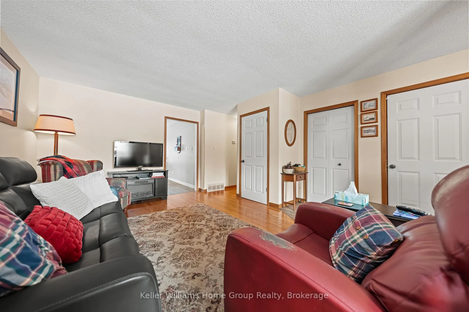 Photo 11 of 423 King Street E, Wellington North, Mount Forest — HOMEH