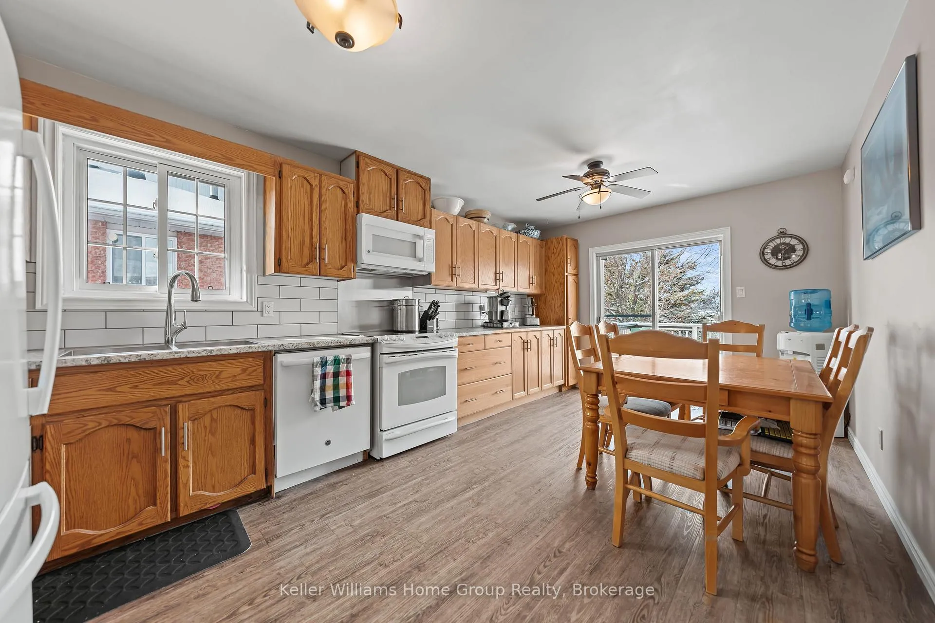 Photo 12 of 423 King Street E, Wellington North, Mount Forest — HOMEH