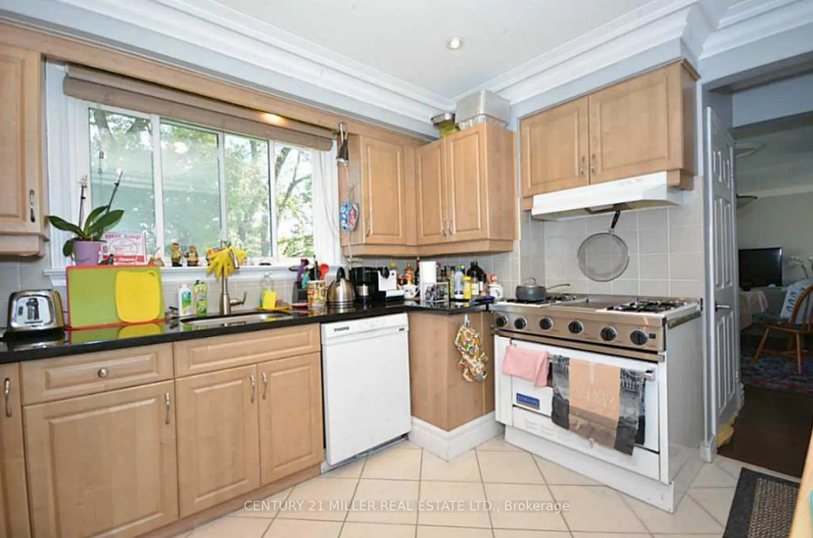 Photo 4 of 469 Scarsdale Crescent, Oakville, West — HOMEH