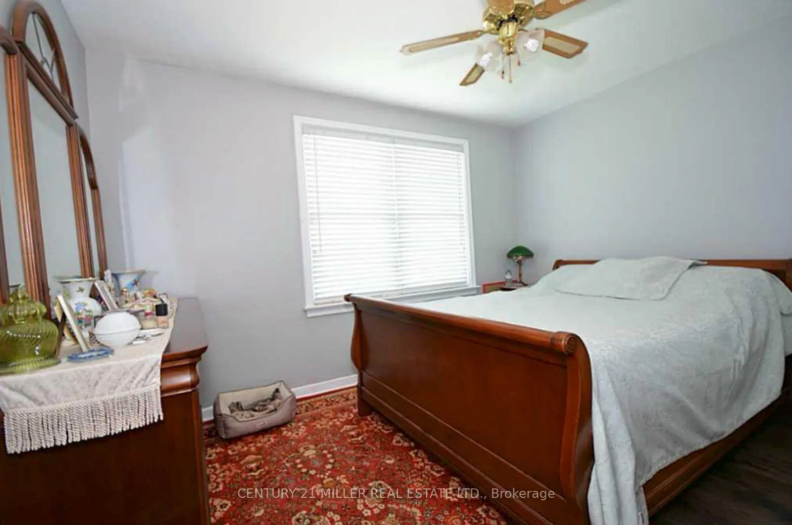 Photo 5 of 469 Scarsdale Crescent, Oakville, West — HOMEH