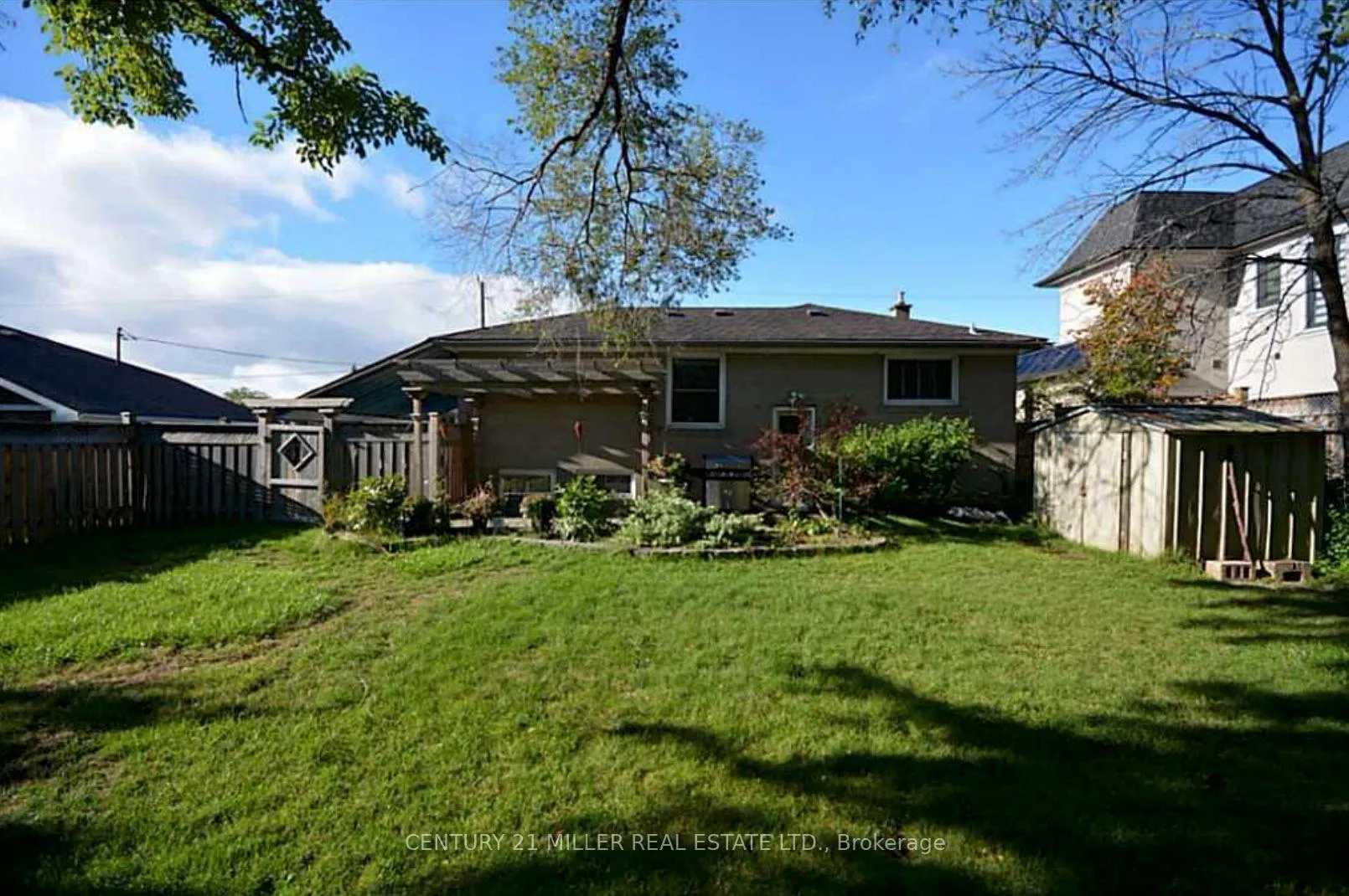 Photo 10 of 469 Scarsdale Crescent, Oakville, West — HOMEH