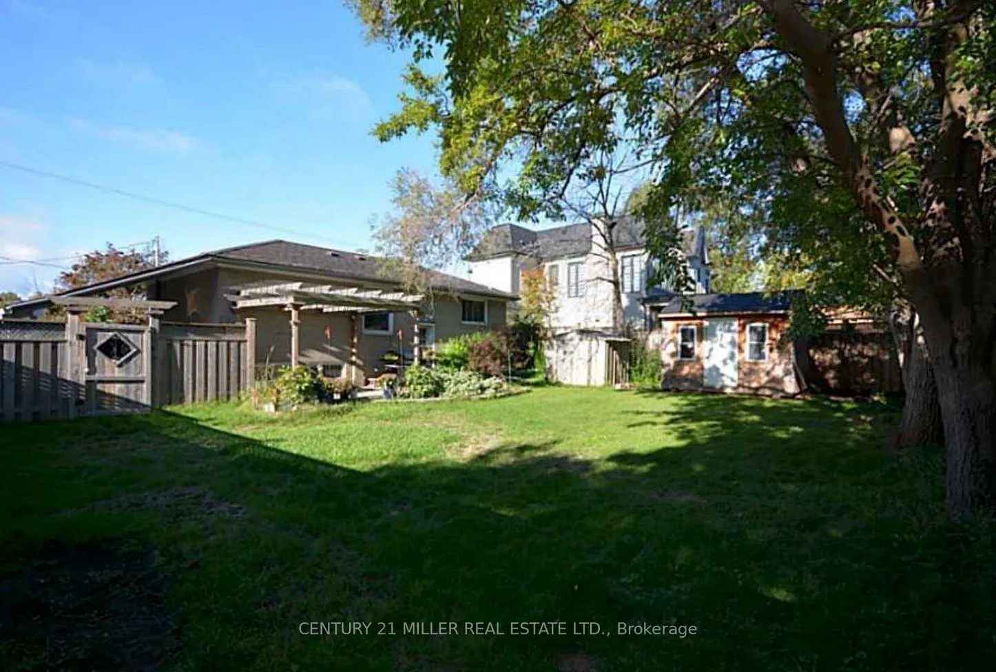 Photo 13 of 469 Scarsdale Crescent, Oakville, West — HOMEH