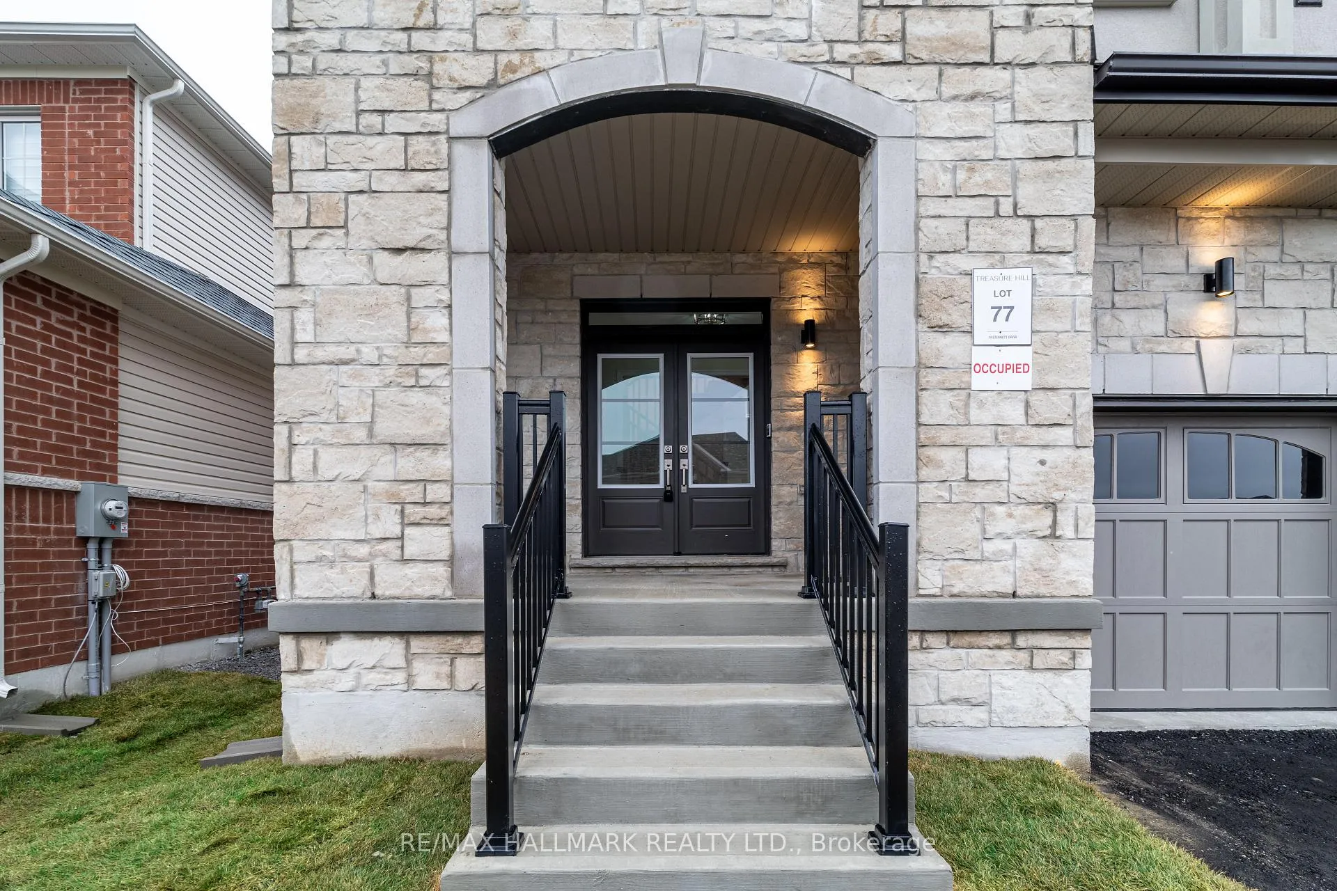 Photo 2 of 19 Stennett Drive, Georgina, Keswick North — HOMEH