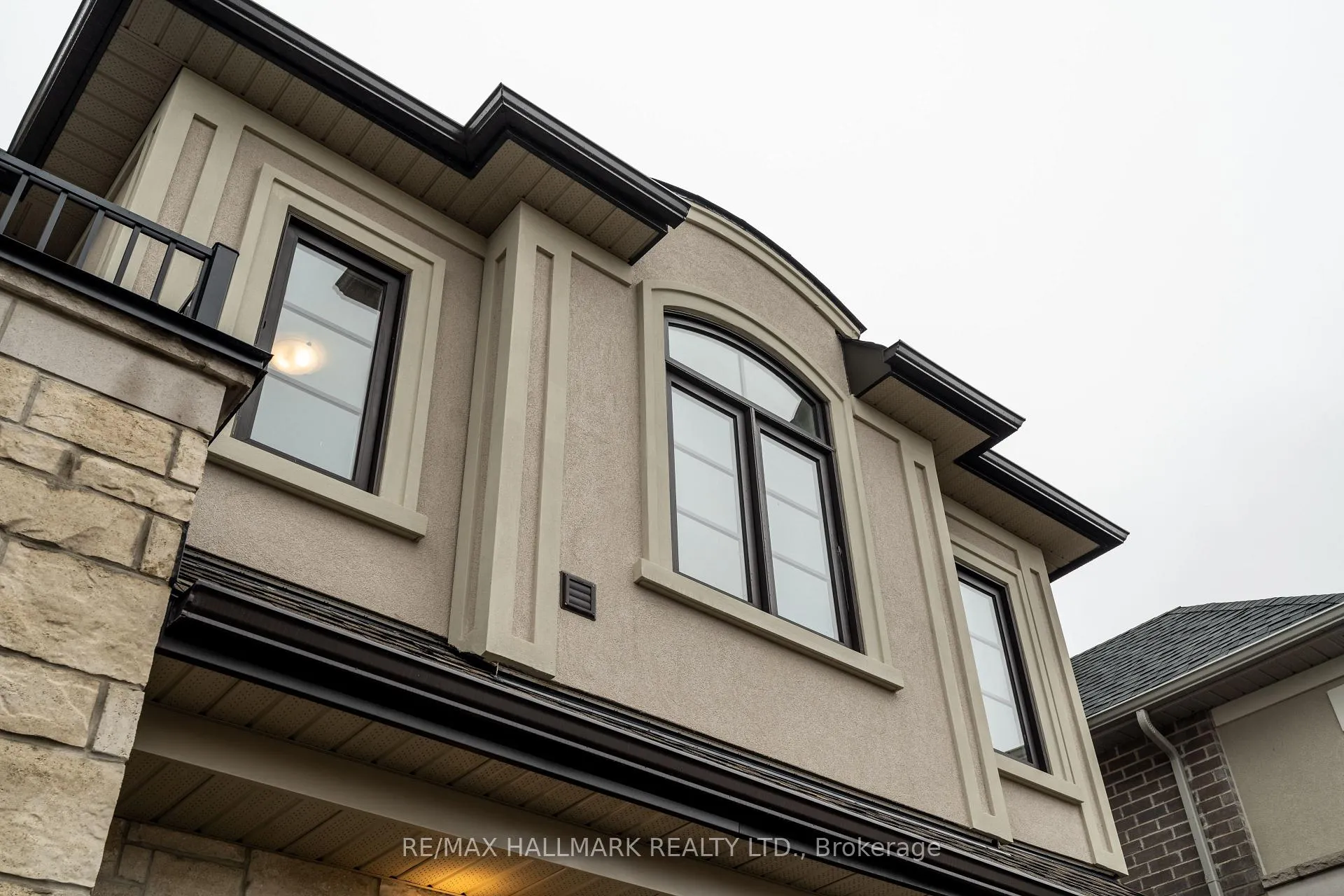 Photo 3 of 19 Stennett Drive, Georgina, Keswick North — HOMEH