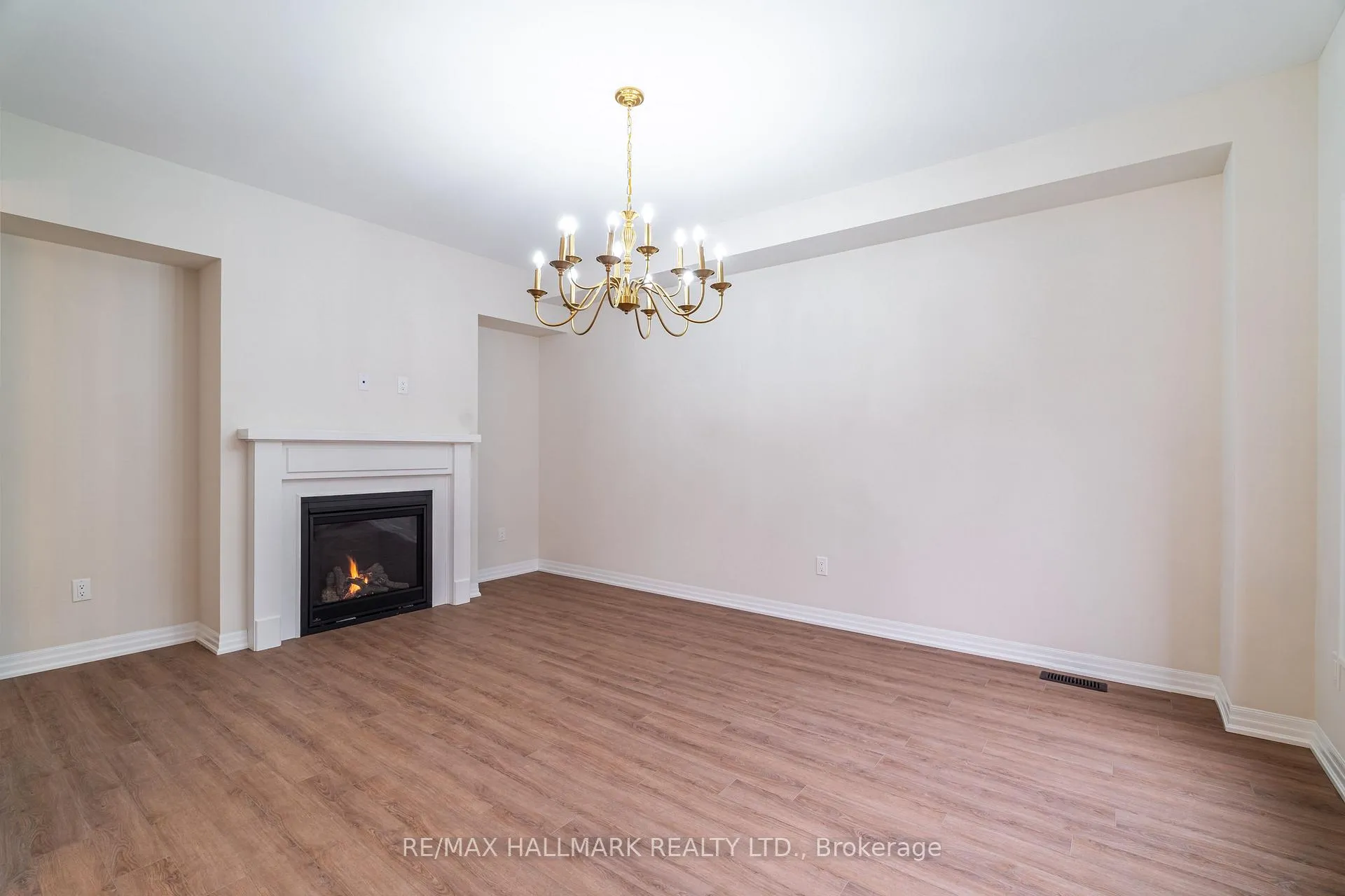 Photo 8 of 19 Stennett Drive, Georgina, Keswick North — HOMEH