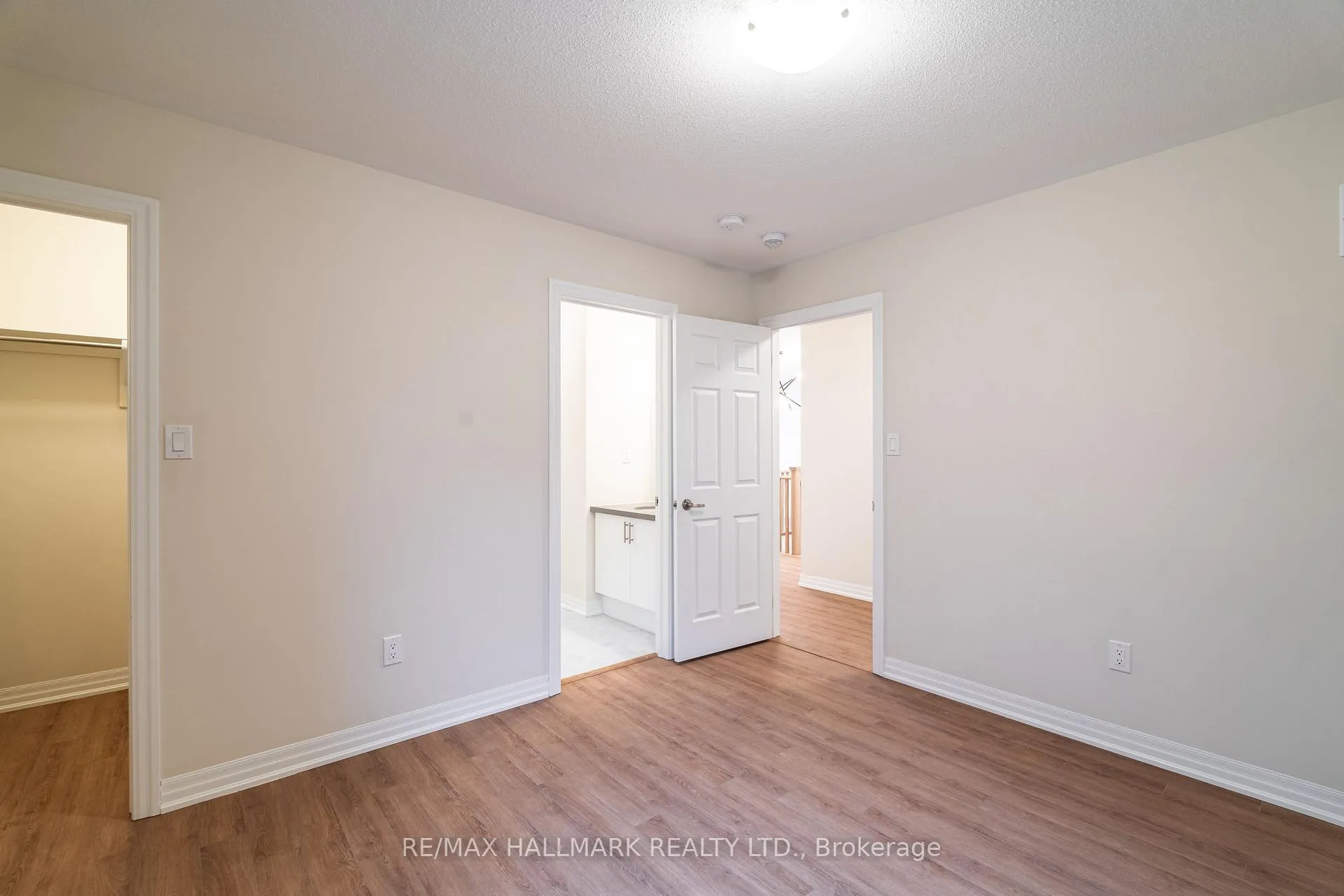 Photo 20 of 19 Stennett Drive, Georgina, Keswick North — HOMEH