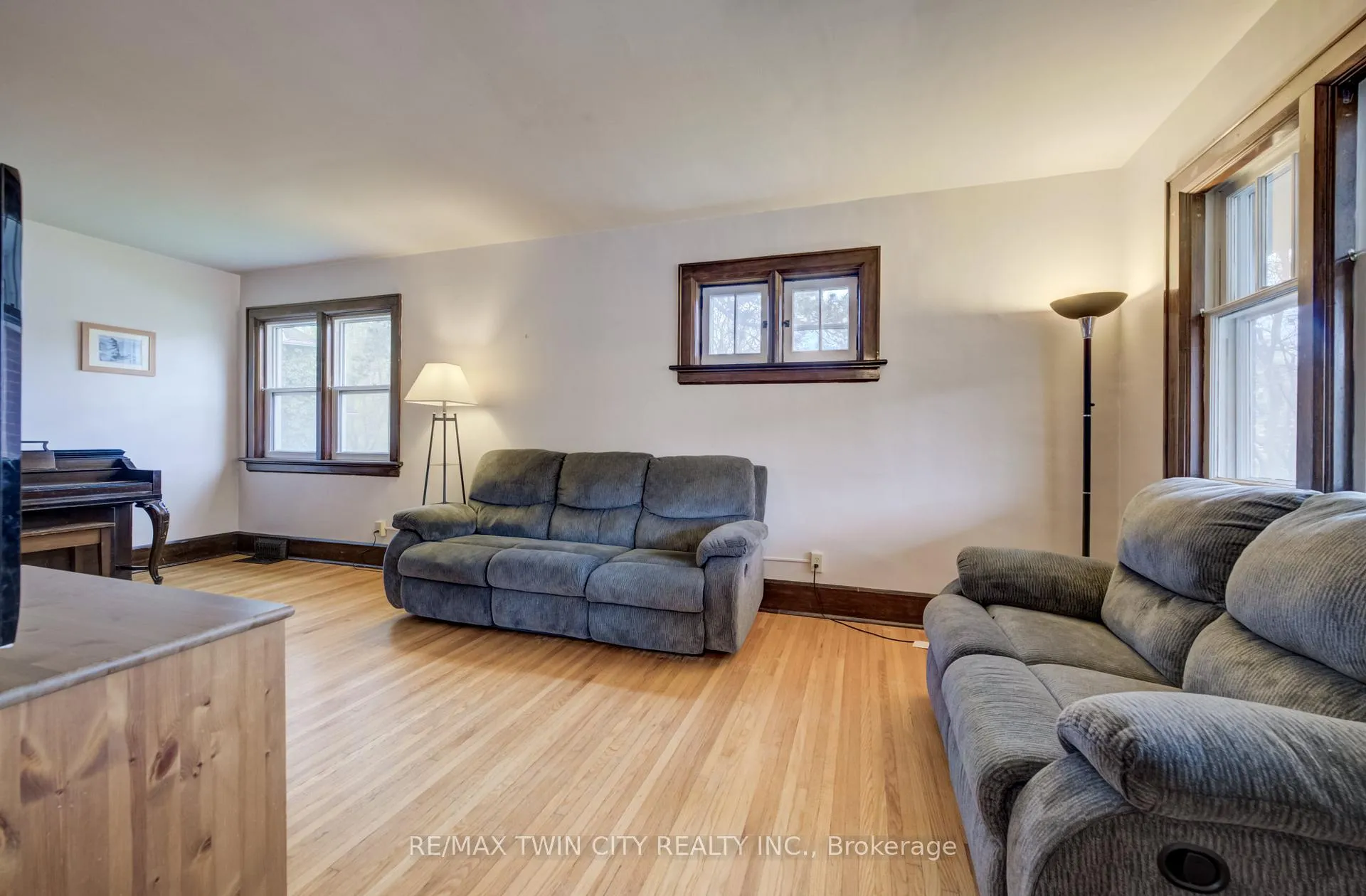 Photo 5 of 94 Stirling Avenue N, Kitchener — HOMEH