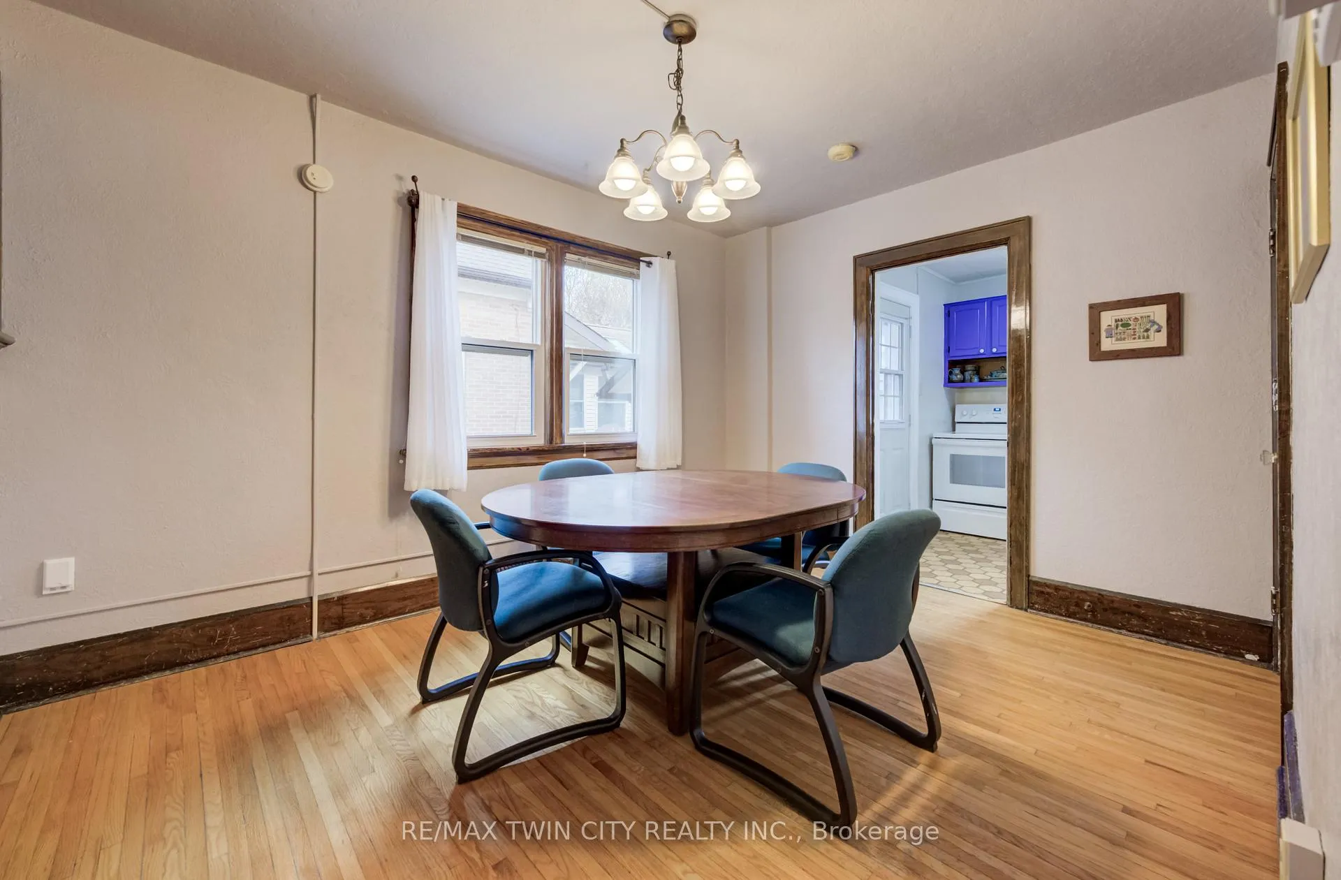Photo 8 of 94 Stirling Avenue N, Kitchener — HOMEH