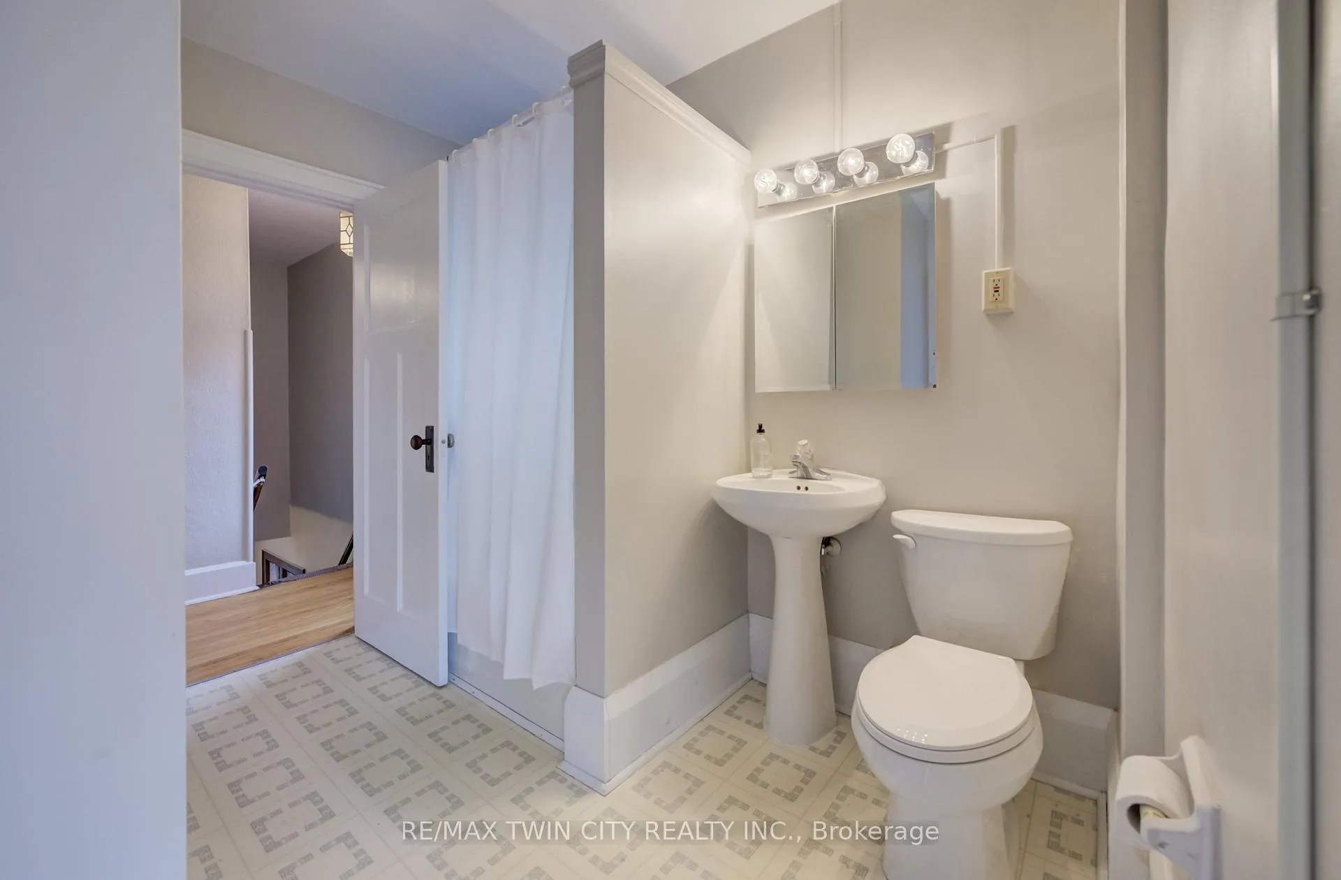 Photo 20 of 94 Stirling Avenue N, Kitchener — HOMEH
