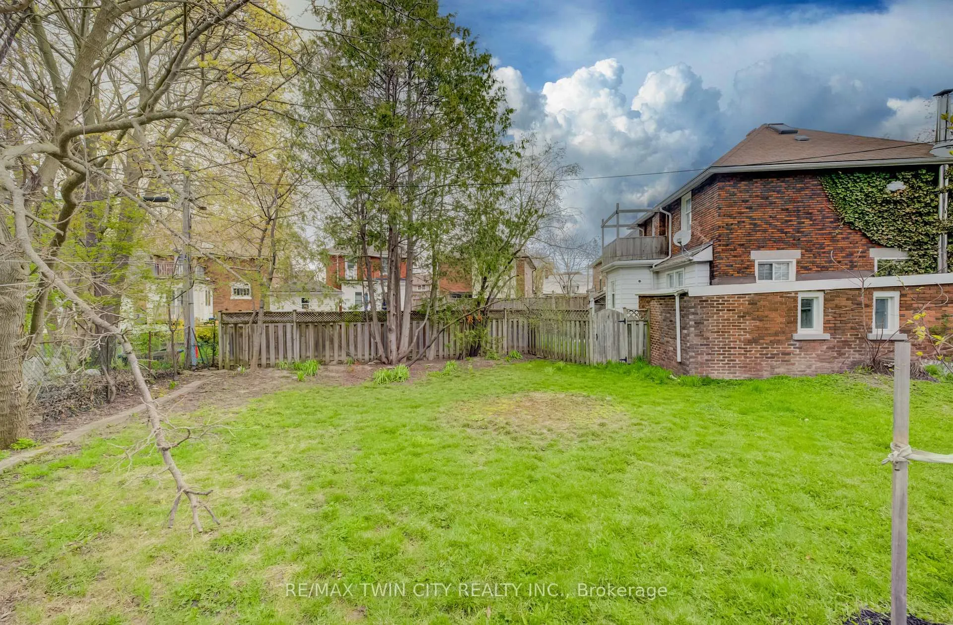 Photo 26 of 94 Stirling Avenue N, Kitchener — HOMEH